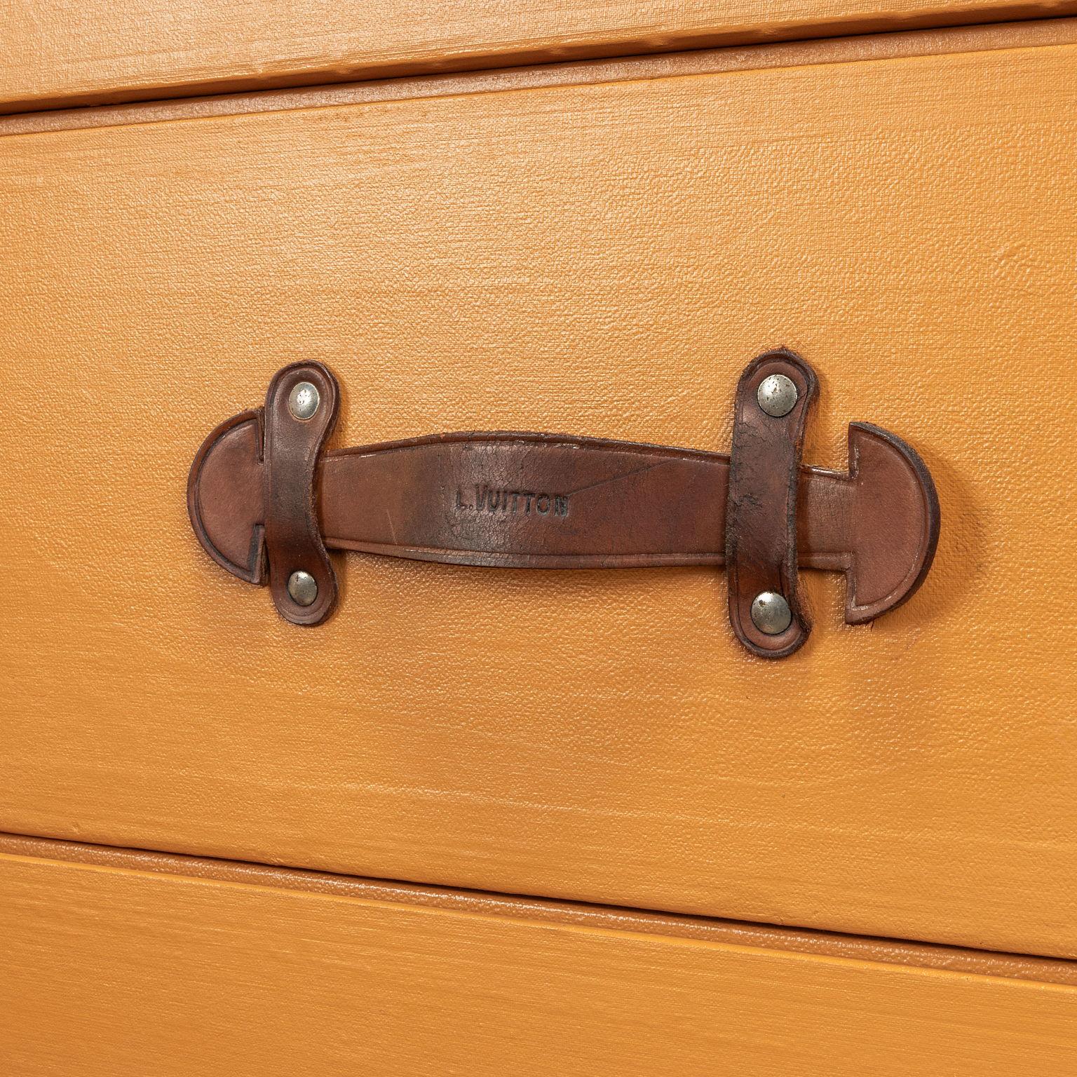 Mid-20th Century Louis Vuitton Malle Armoire Parigi 1935 ca. in vendita