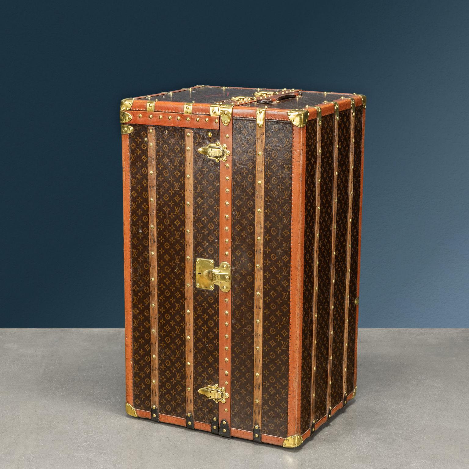 Ottone Louis Vuitton Malle Armoire Parigi 1935 ca. in vendita