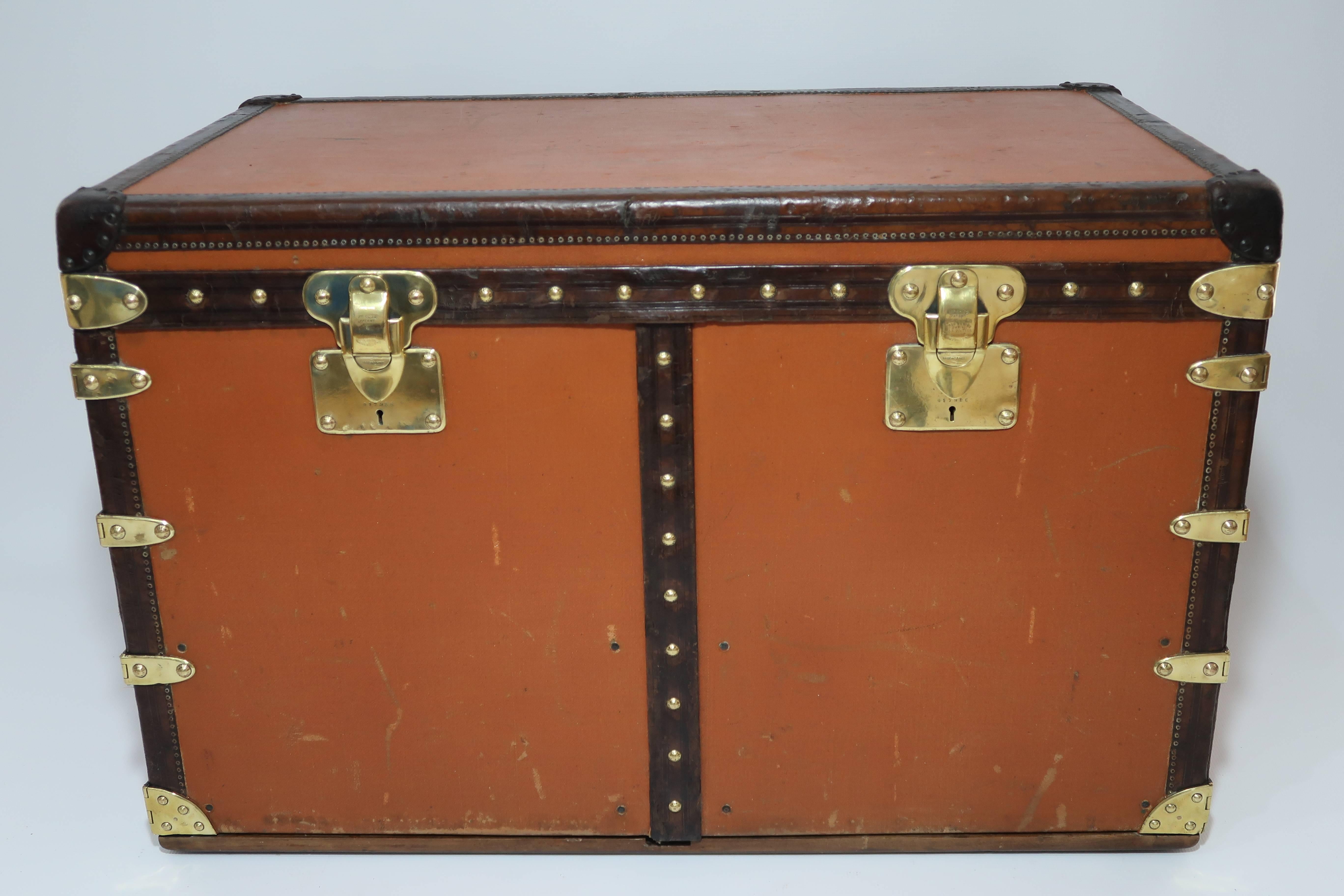 For sale a Louis Vuitton malle chemise (shirts trunk), covered in Vuittonite canvas, with a complete interior, leather bounding and brass hardware in amazing condition for its age.
As seen on the LV legendary trunks book a true collector's item not