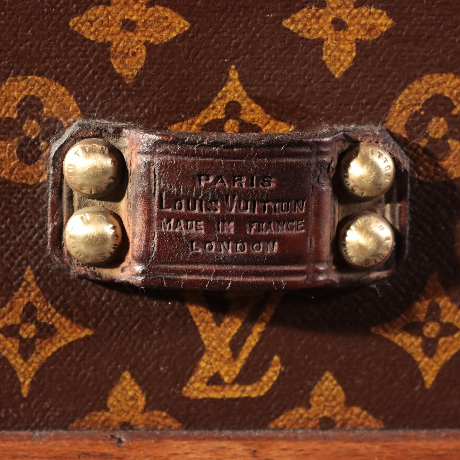 Louis Vuitton Malle Courrier Case Oil Cloth Brass, 1920s In Excellent Condition In Milano, IT