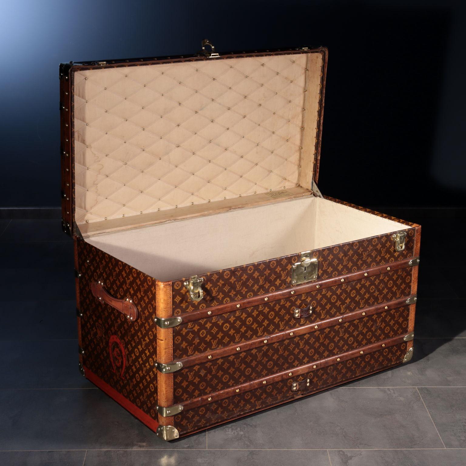 Early 20th Century Louis Vuitton Malle Courrier Case Oil Cloth Brass, 1920s