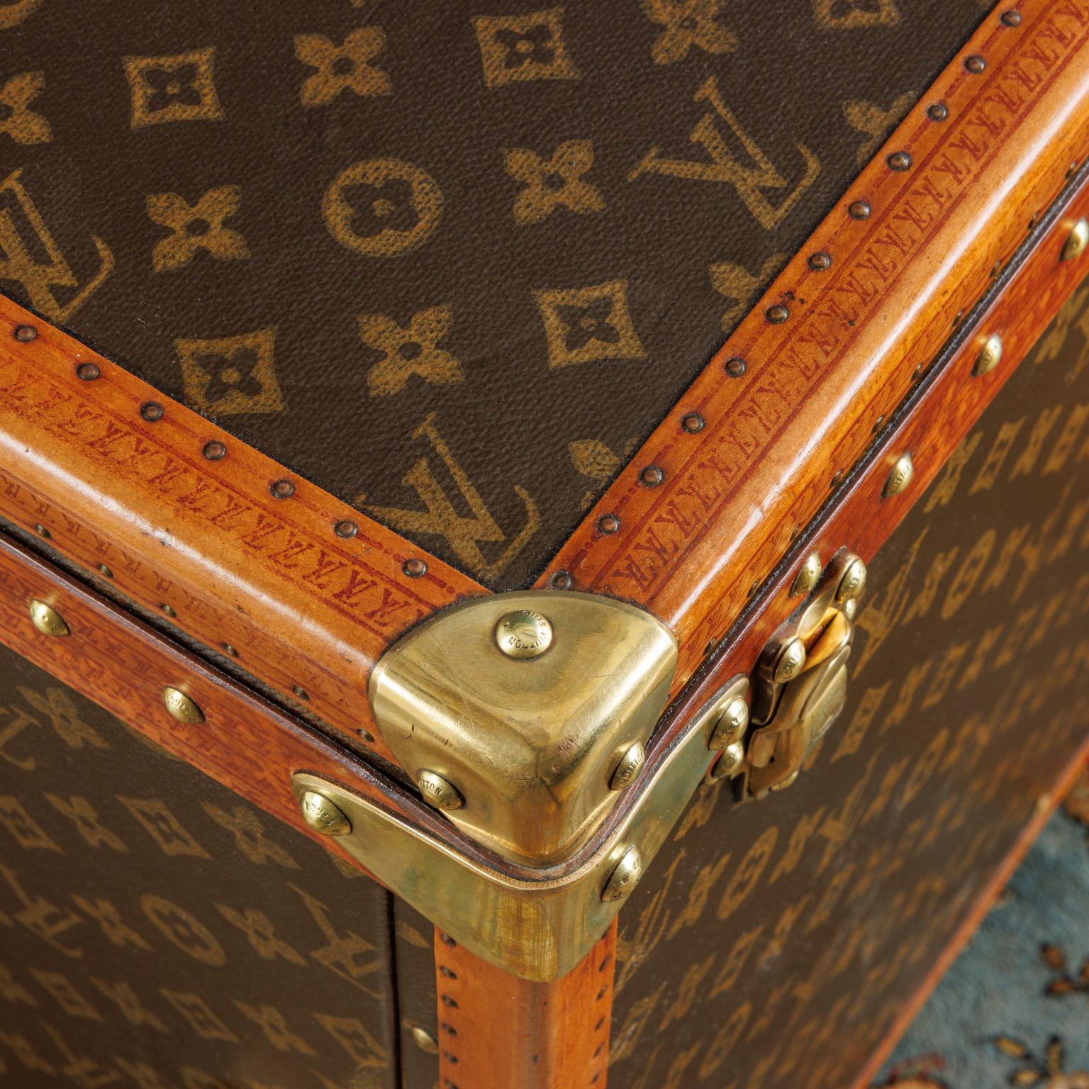 Canvas Louis Vuitton Malle de Voyage Personnalisées. Parigi Fine Anni '40 del Novecento For Sale