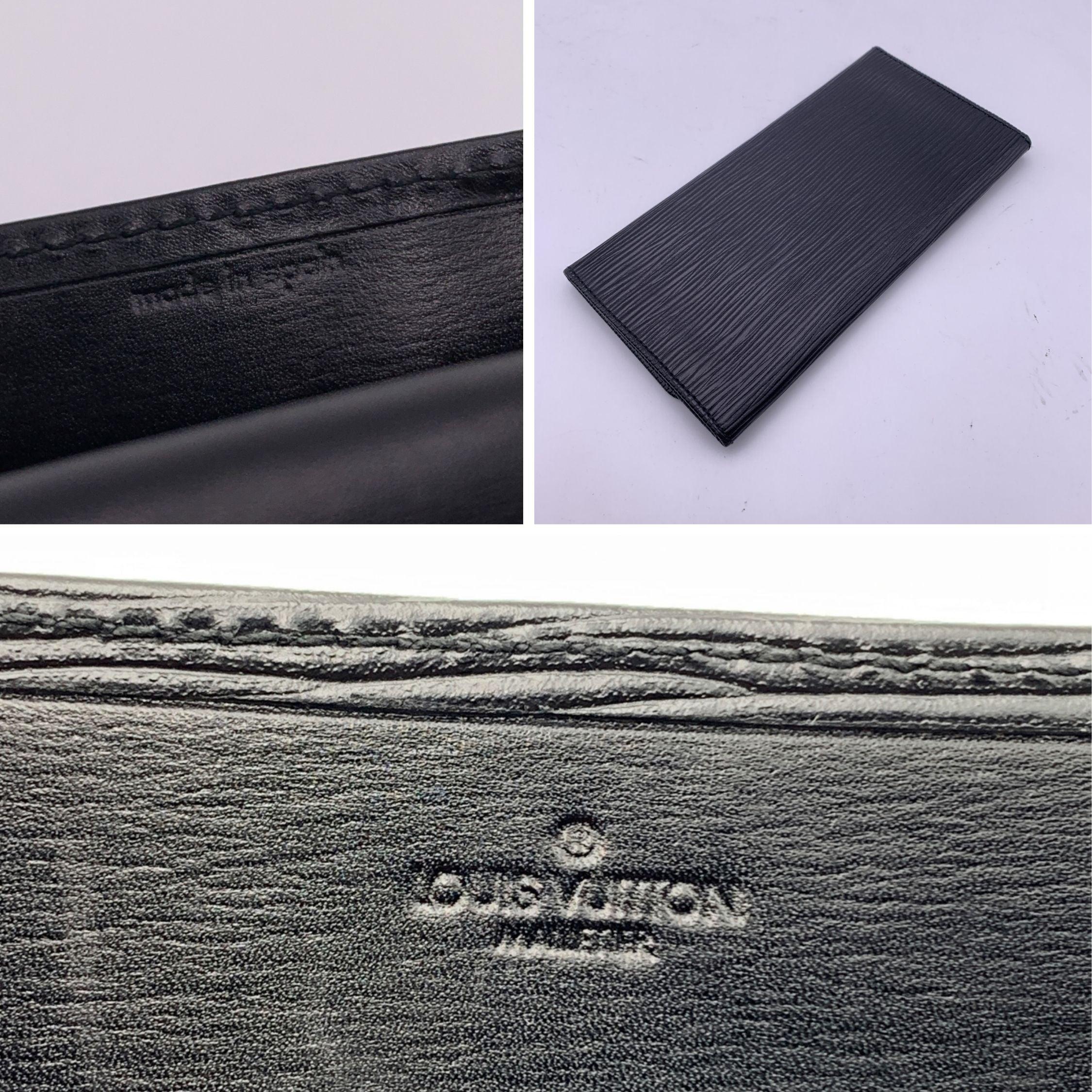Women's or Men's Louis Vuitton Malletier Vintage Black Epi Leather Bifold Bill Wallet For Sale