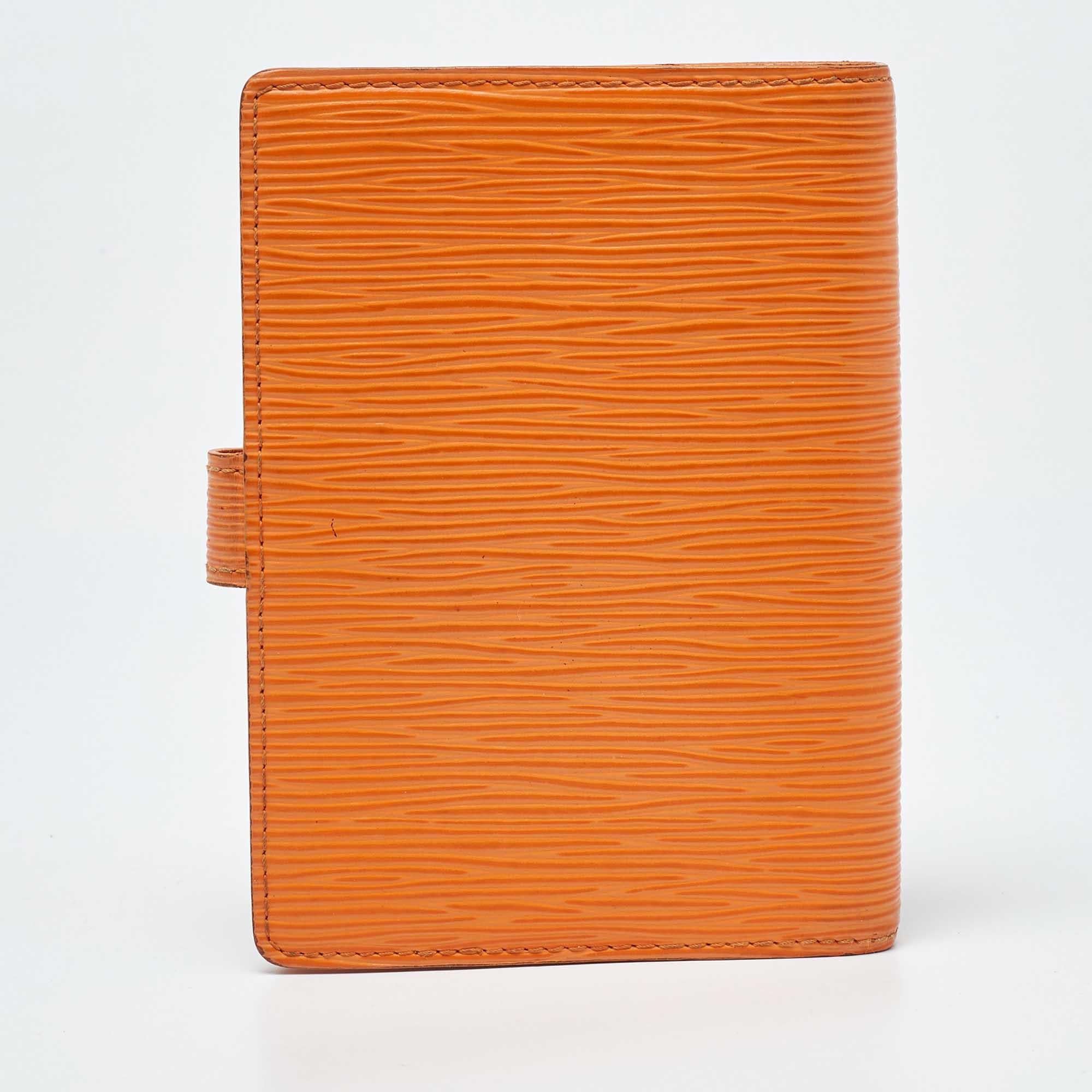 Funda de Agenda Pequeña de Piel Epi Mandarina Louis Vuitton en Bueno estado para la venta en Dubai, Al Qouz 2