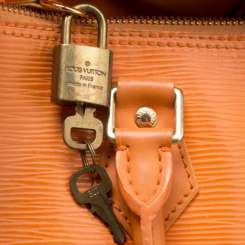 Louis Vuitton Mandarin Epi Leather Speedy 25 In Good Condition In Dubai, Al Qouz 2