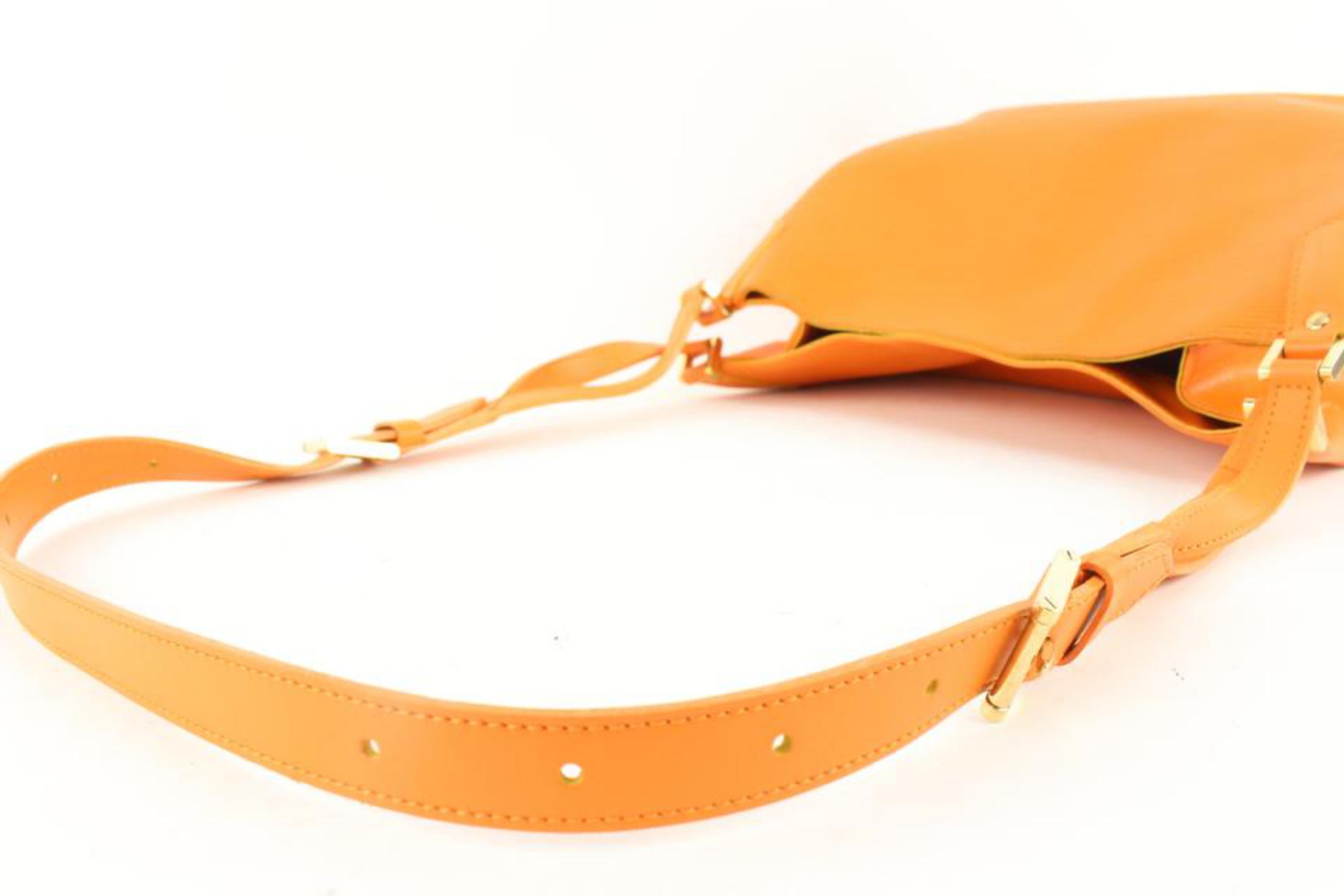 Louis Vuitton Mandarin Orange Epi Leather Mandara MM Hobo Shoulder bag 16lv38 In Excellent Condition In Dix hills, NY