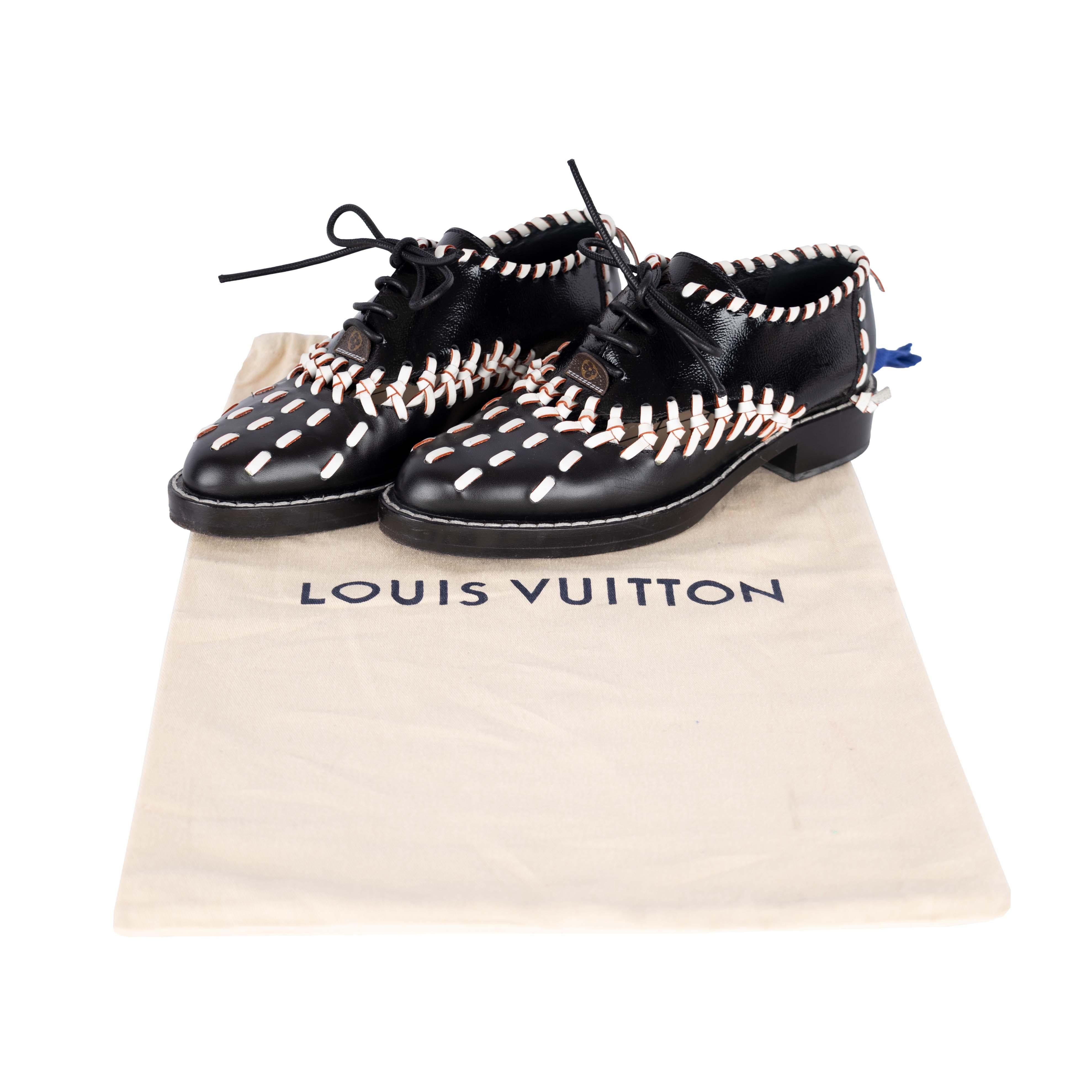 Experience modern femininity and comfort in the Louis Vuitton Manga Braided Oxford Shoes. Crafted by Nicolas Ghesquière, these oxford-styled lace up shoes feature a braided detail in white and red, round toe, and lace-up front closure. The leather