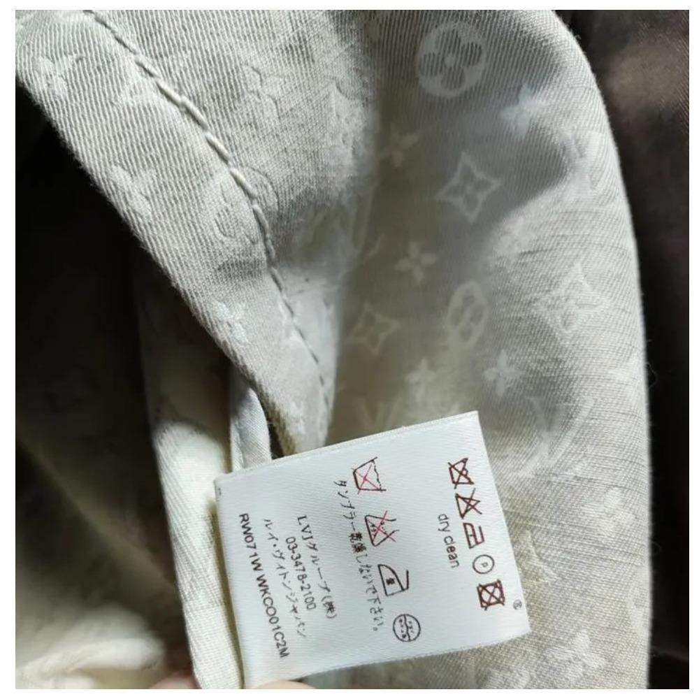 Beigefarbener Monogramm-Trenchcoat aus Baumwolle von Louis Vuitton & Marc Jacobs 2007 Vintage im Angebot 8