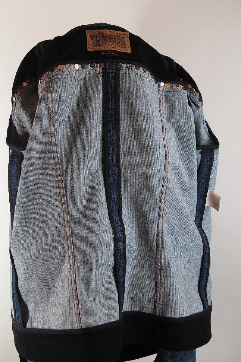 Louis Vuitton Marc Jacobs era denim jacket
Size 42

excellent condition

wool included
