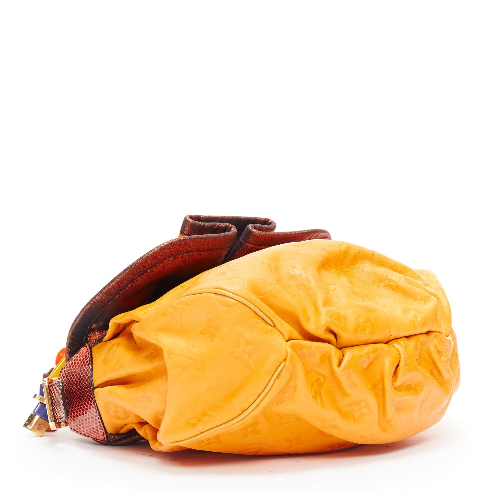 LOUIS VUITTON Marc Jacobs Kalahari PM Monogrammierte gelbe Ledertasche mit Henkel oben im Angebot 2