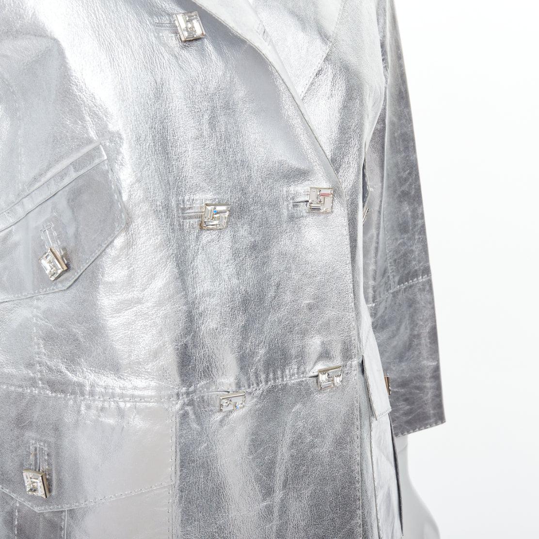 LOUIS VUITTON Marc Jacobs metallic silver leather crystal button jacket FR36 S
Reference: NKLL/A00347
Brand: Louis Vuitton
Designer: Marc Jacobs
Material: Leather
Color: Silver, Clear
Pattern: Solid
Closure: Button
Lining: Nude Fabric
Extra Details: