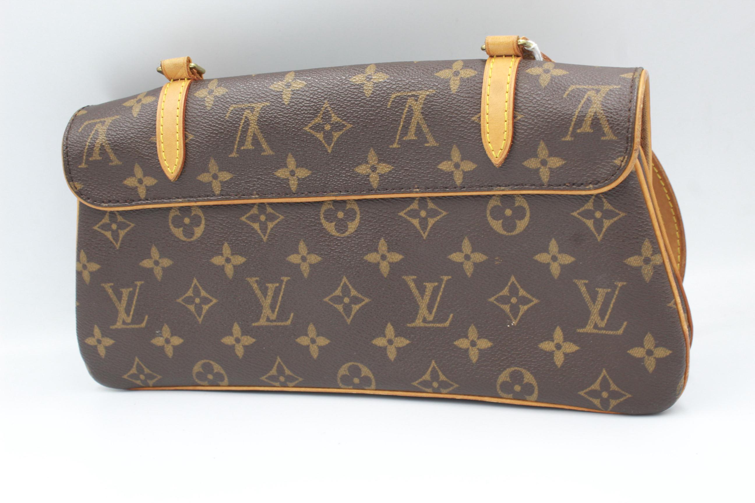 Louis Vuitton Marelle handbag in monogram canvas.
2 pockets inside.
Good condition. 
31cm x 16cm x 4cm