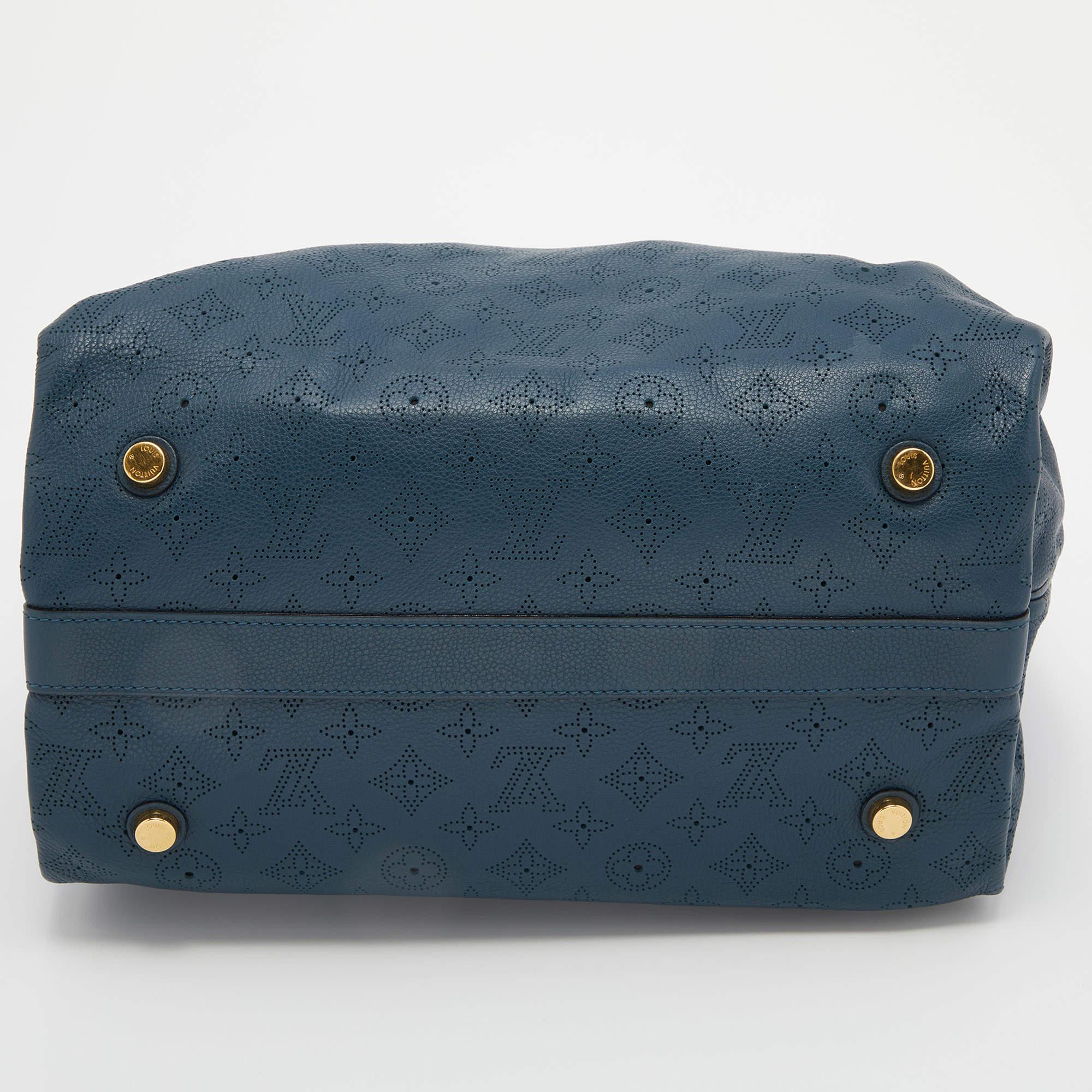 Louis Vuitton Marine Monogram Mahina Leather Cirrus MM Bag For Sale 4