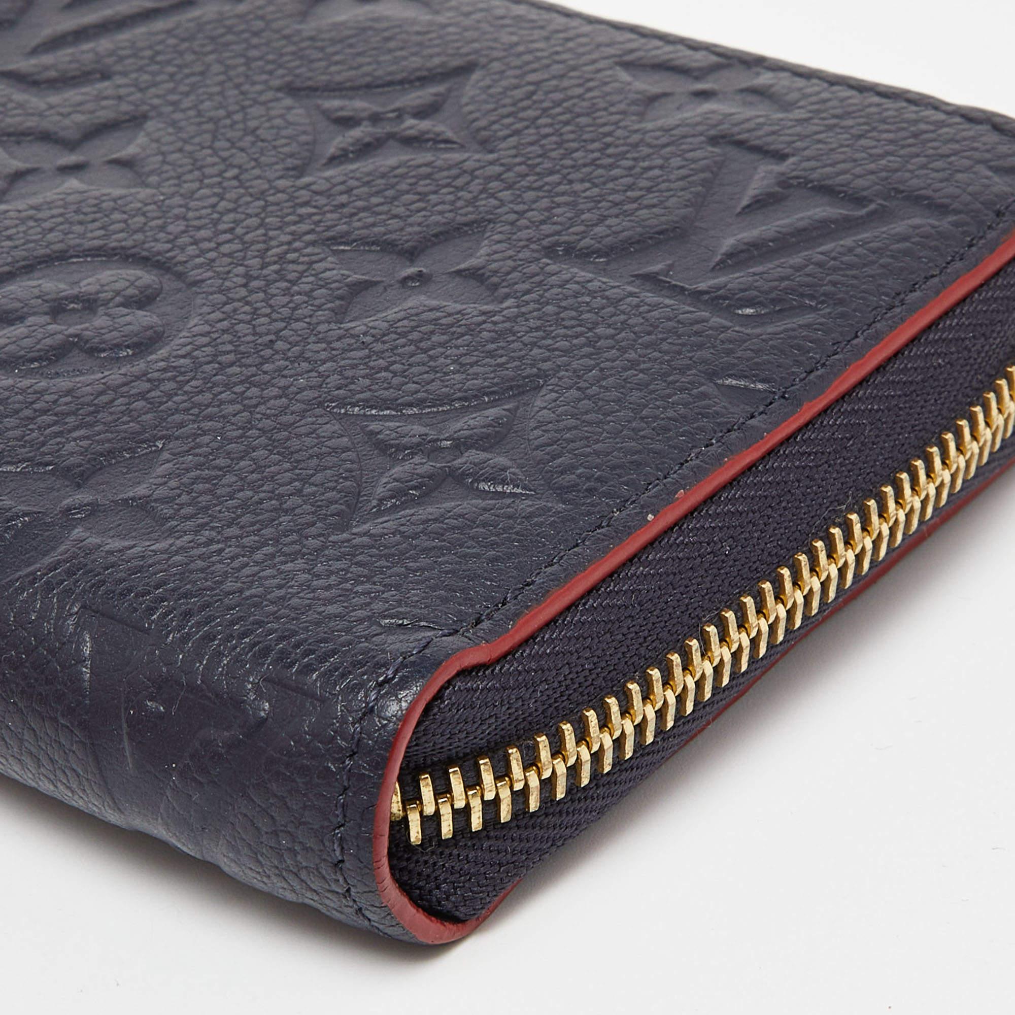 Louis Vuitton Marine Rouge Monogram Empreinte Leather Zippy Wallet In Good Condition For Sale In Dubai, Al Qouz 2