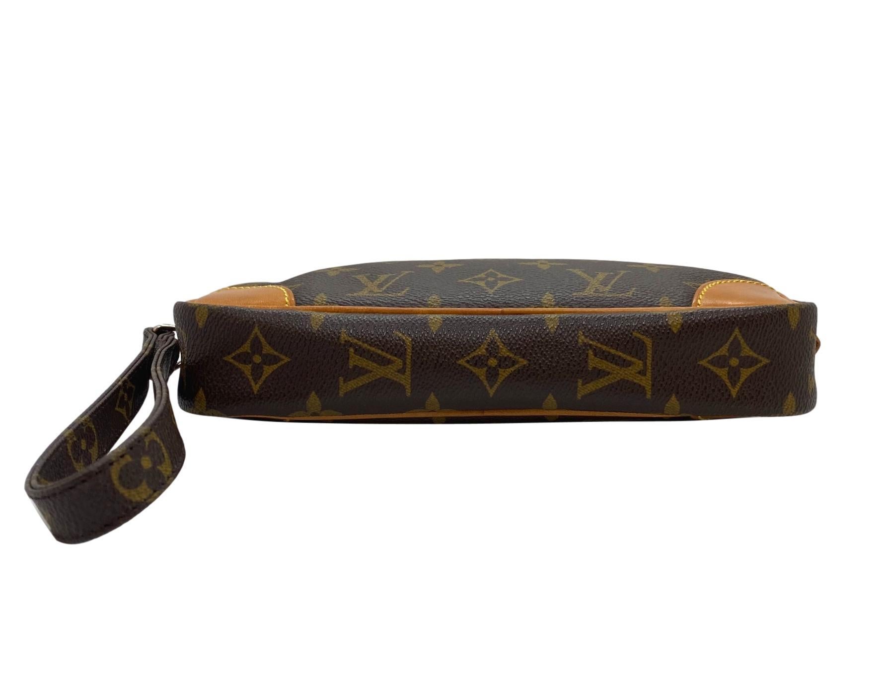 louis vuitton clutch wristlet