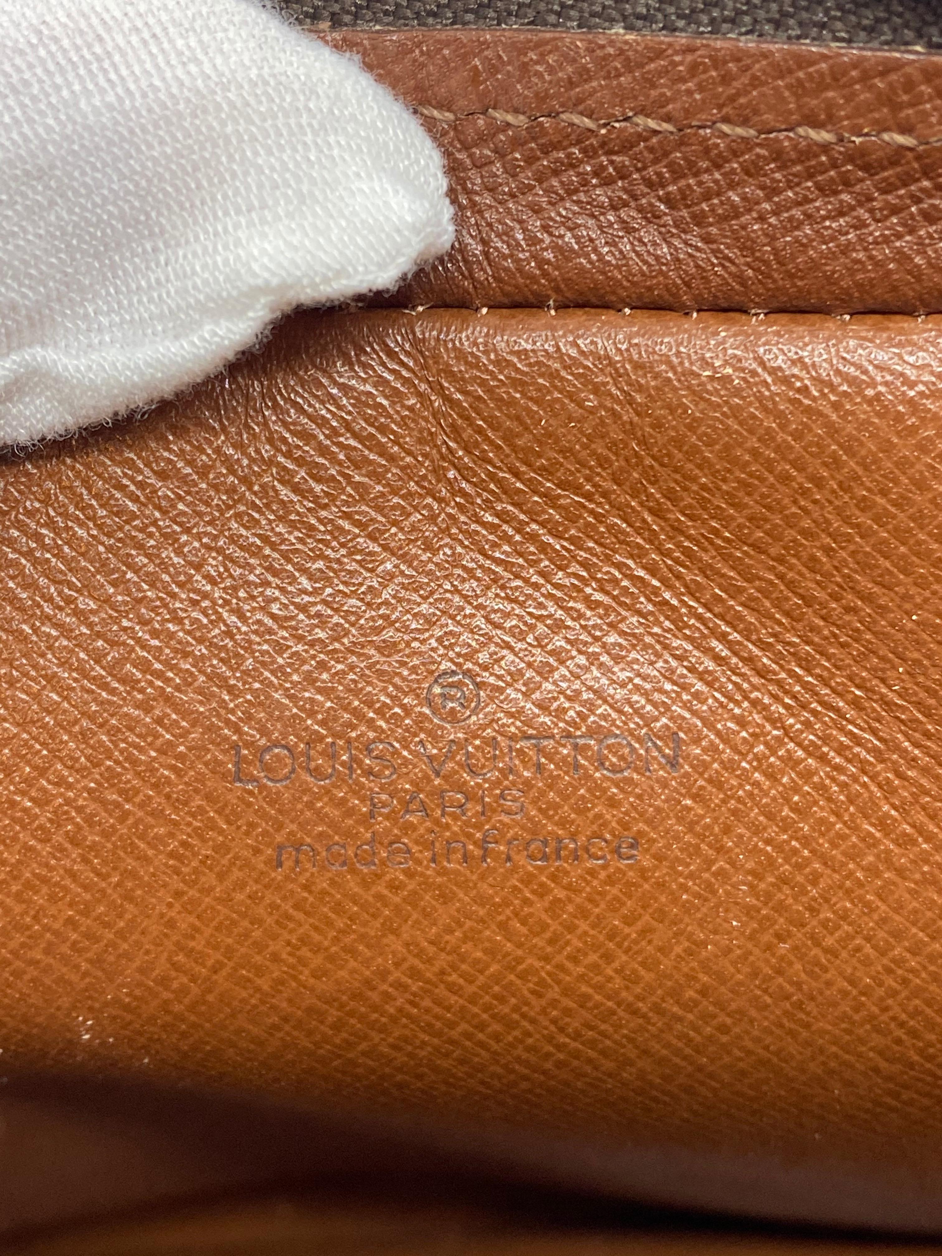 Women's or Men's Louis Vuitton Marley Dragonne Pochette Clutch Wristlet Accessory Handbag