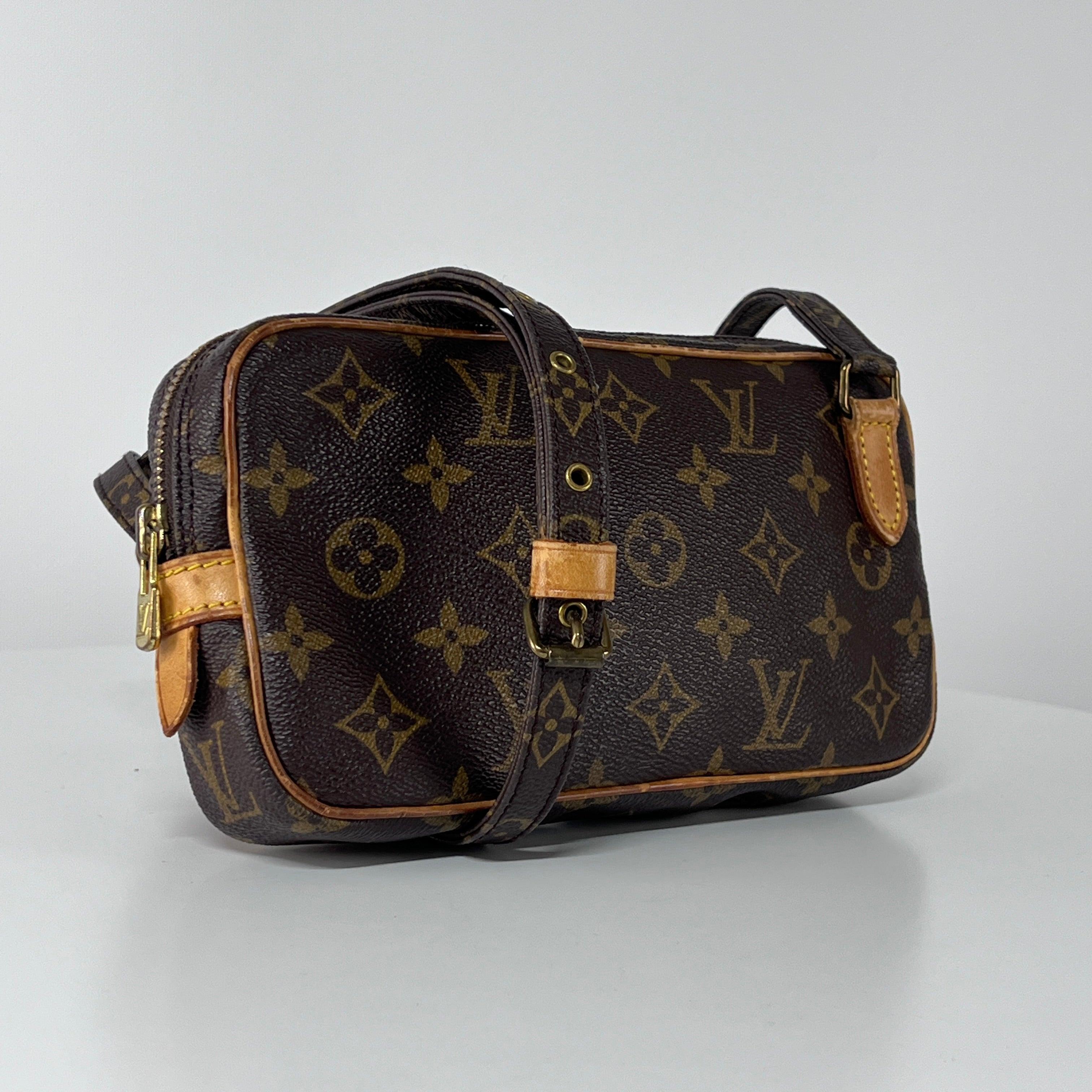 Louis Vuitton Marly Crossbody Bag Monogram Canvas Brown 1990 Unisexe en vente
