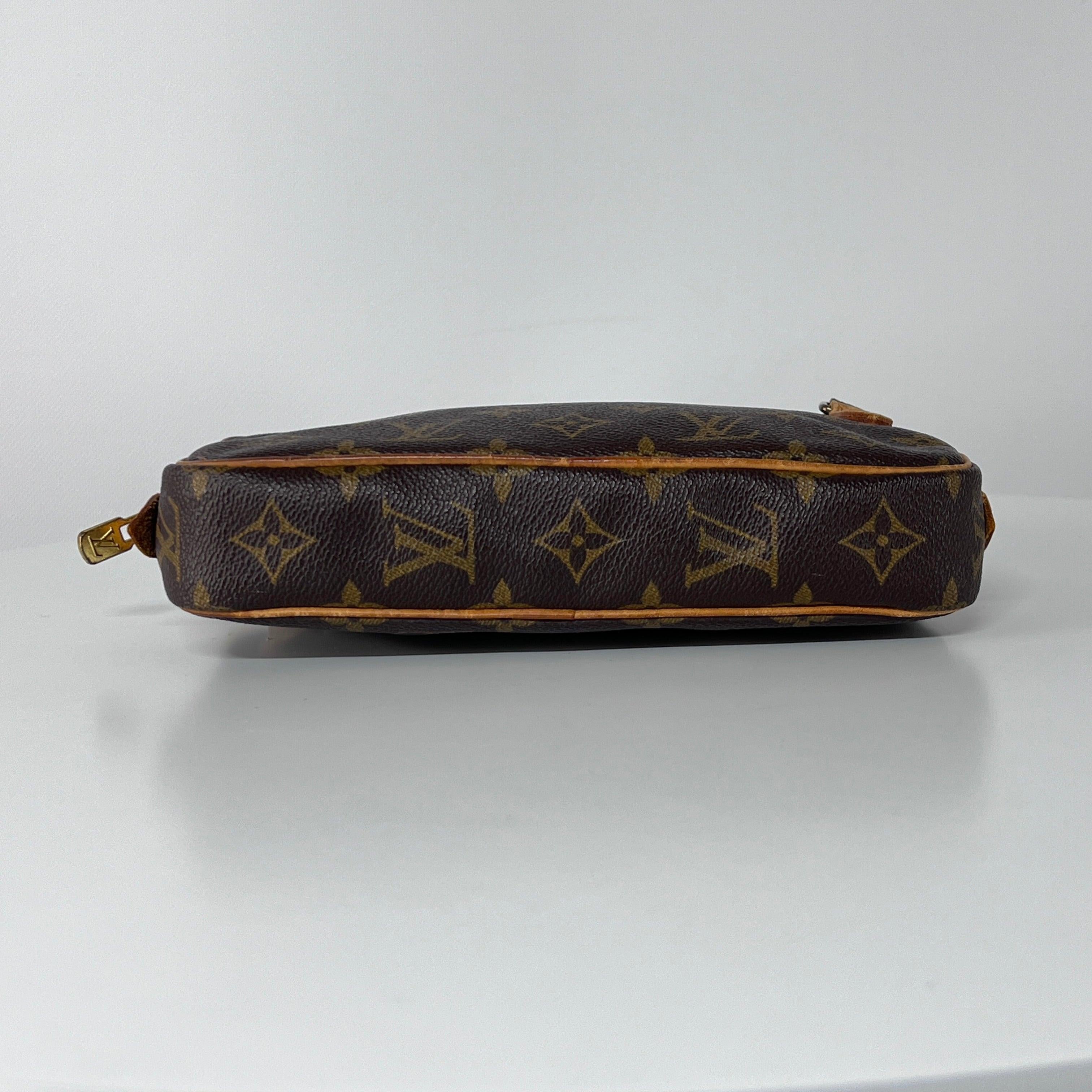 Louis Vuitton Marly Crossbody Bag Monogram Canvas Brown 1990 en vente 2