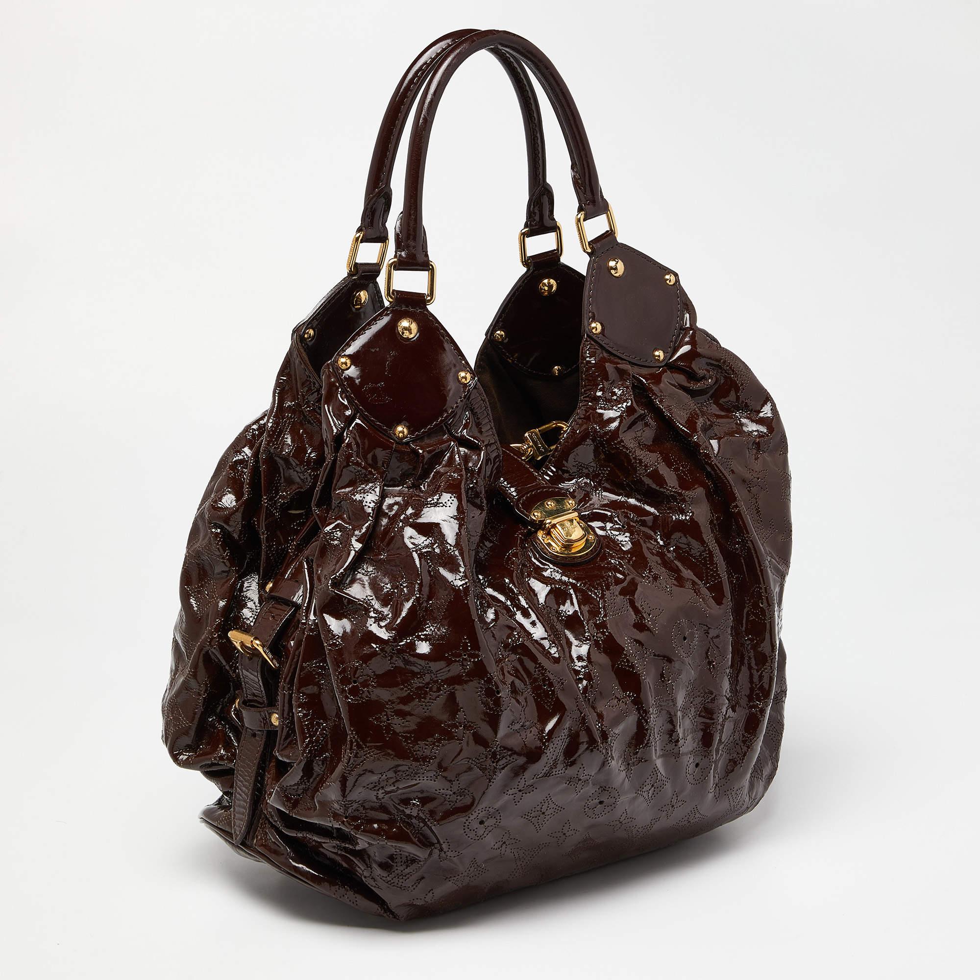Louis Vuitton Marron Mahina Patent Leather Surya XL Bag In Good Condition In Dubai, Al Qouz 2