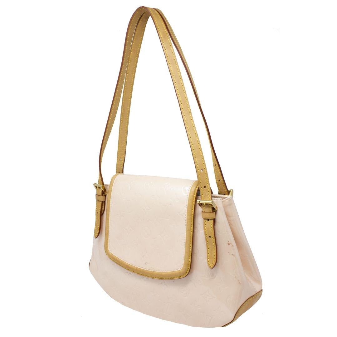 Such a gorgeous & rare color and we love the silhouette. This marshmallow beauty has gold-tone hardware, dual flat vachetta shoulder straps and a tonal vachetta base. The magnetic snap flap closure blends in and opens up to a pink lining with one