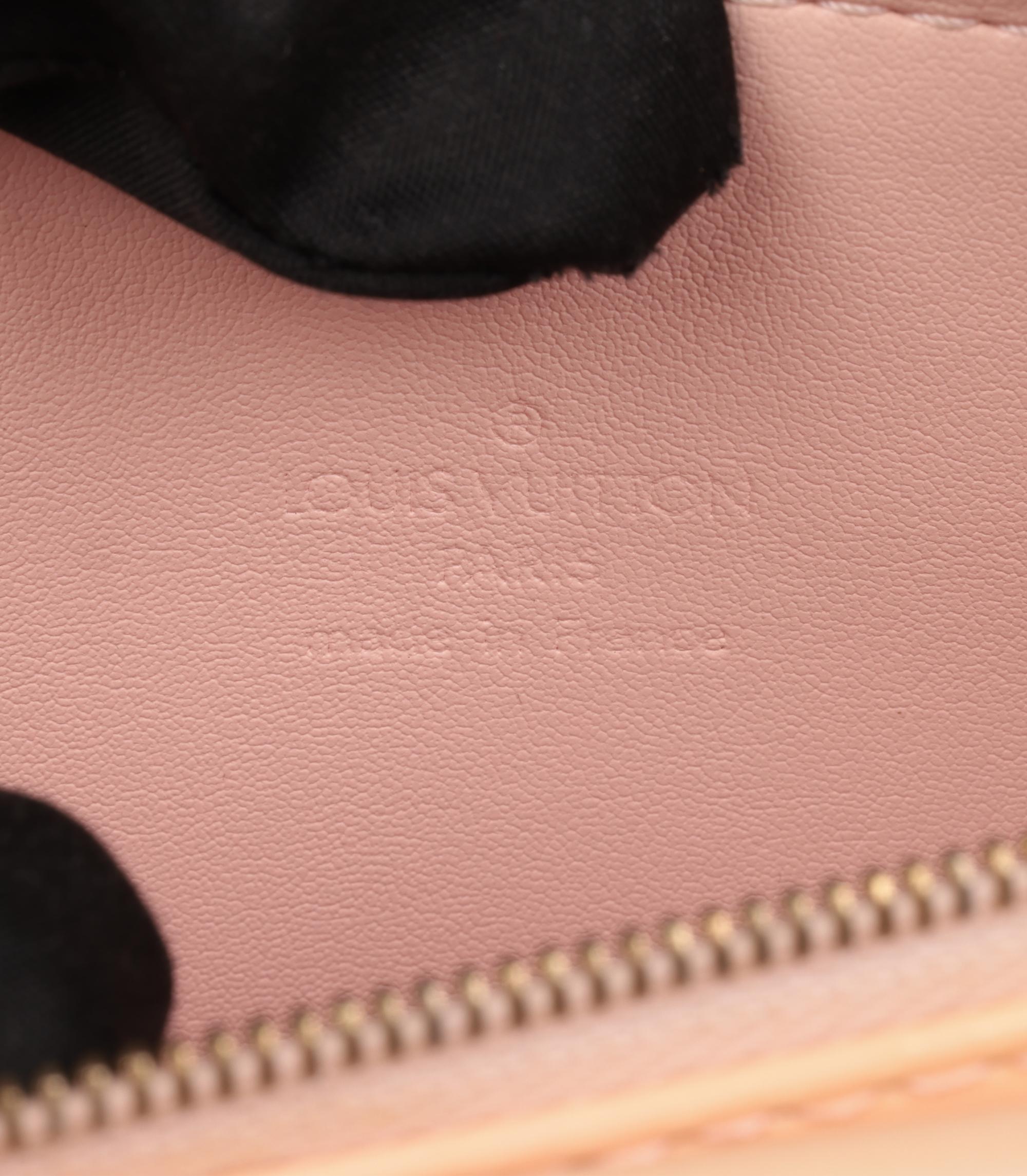 Louis Vuitton Monogram Vernis Cuir Vintage Motto Pochette en vente 4
