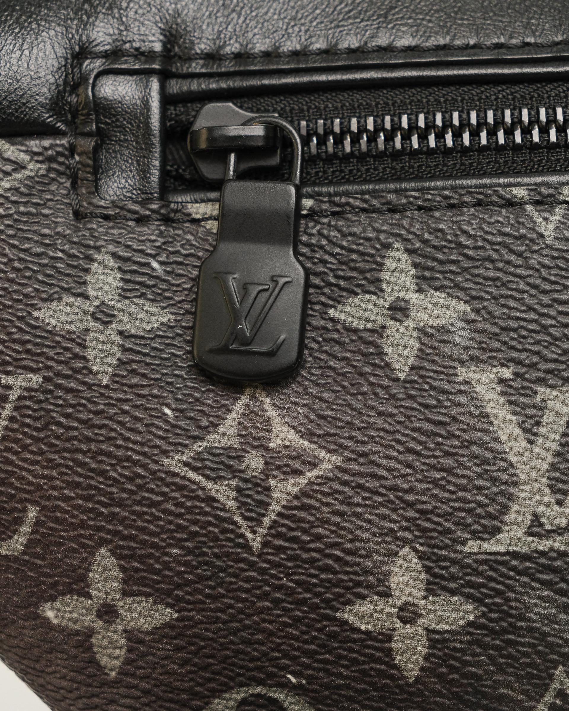 Louis Vuitton Marsupio Discovery PM Galaxy Monogram For Sale 5