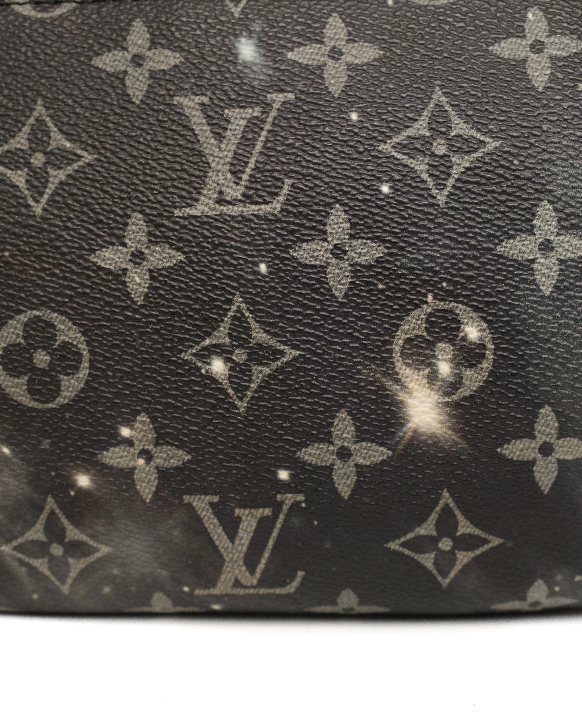 Louis Vuitton Marsupio Discovery PM Galaxy Monogram  For Sale 7