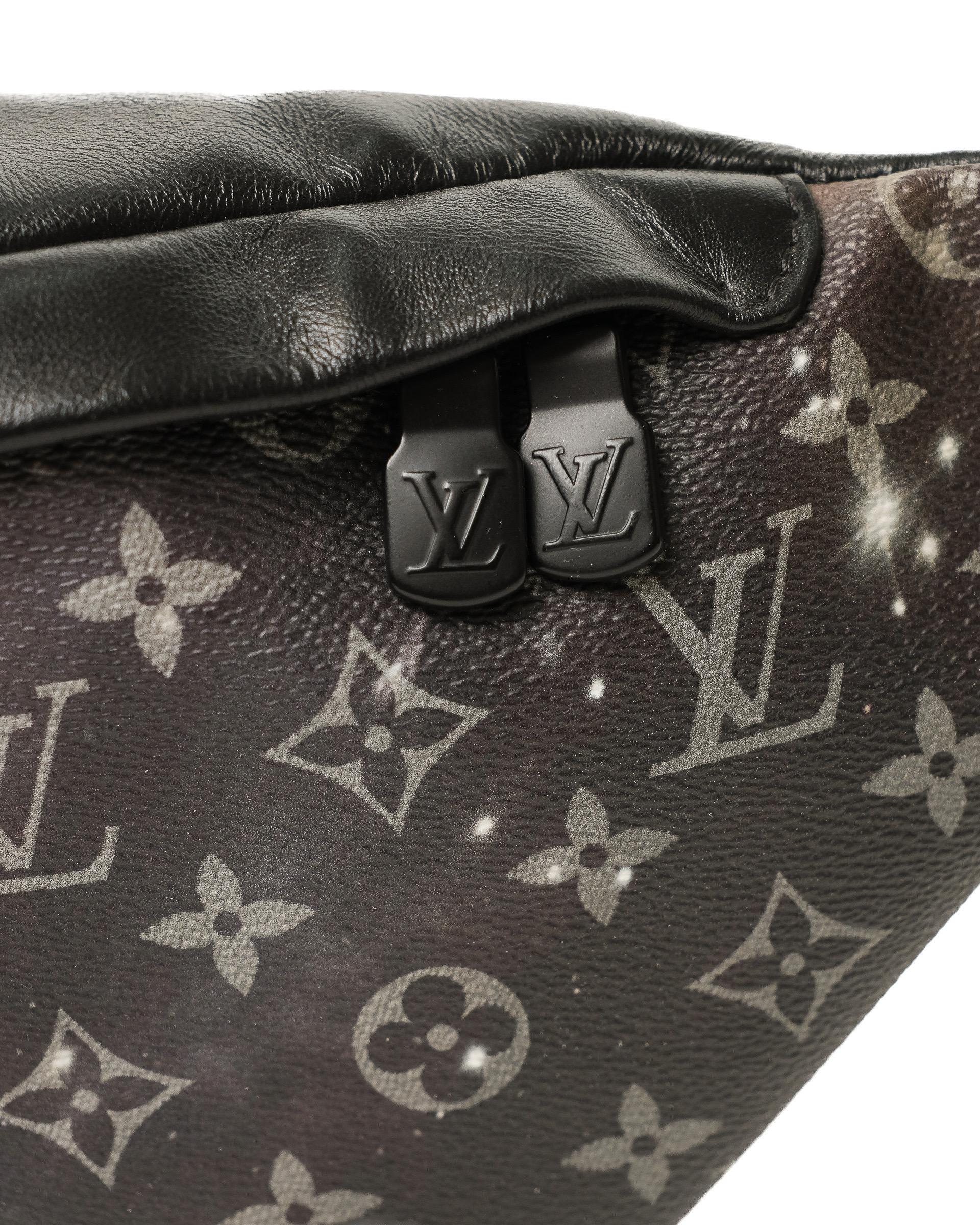 Louis Vuitton Marsupio Discovery PM Galaxy Monogram For Sale 7