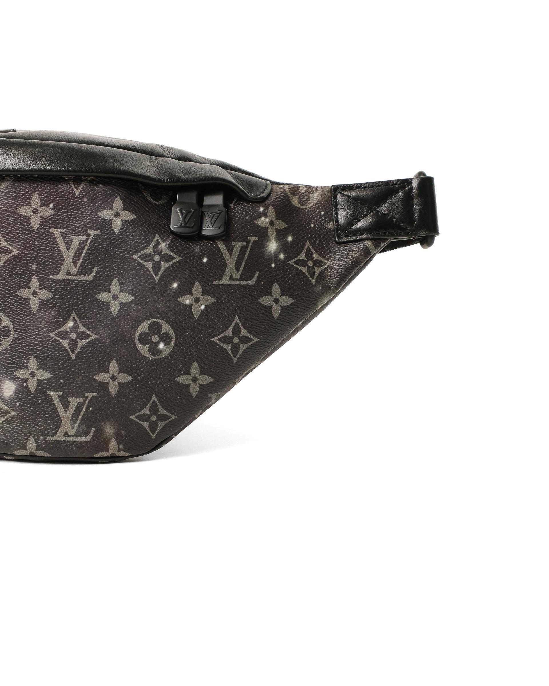 Louis Vuitton Marsupio Discovery PM Galaxy Monogram For Sale 8