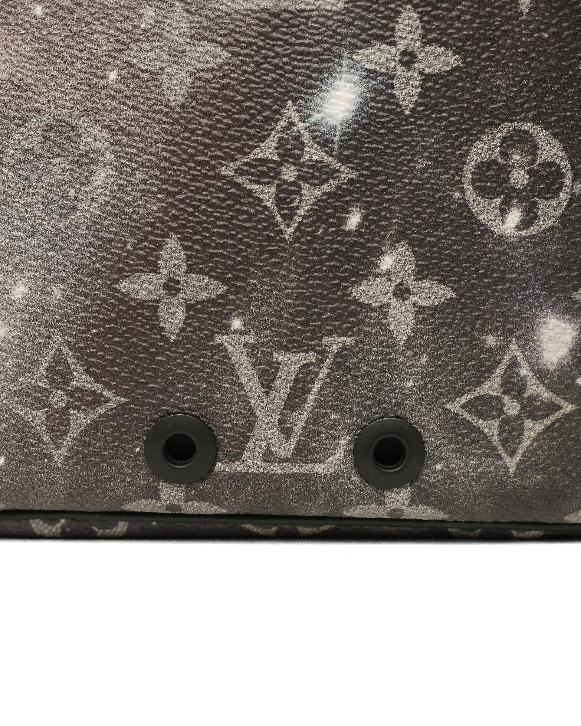 Louis Vuitton Marsupio Discovery PM Galaxy Monogram For Sale 9