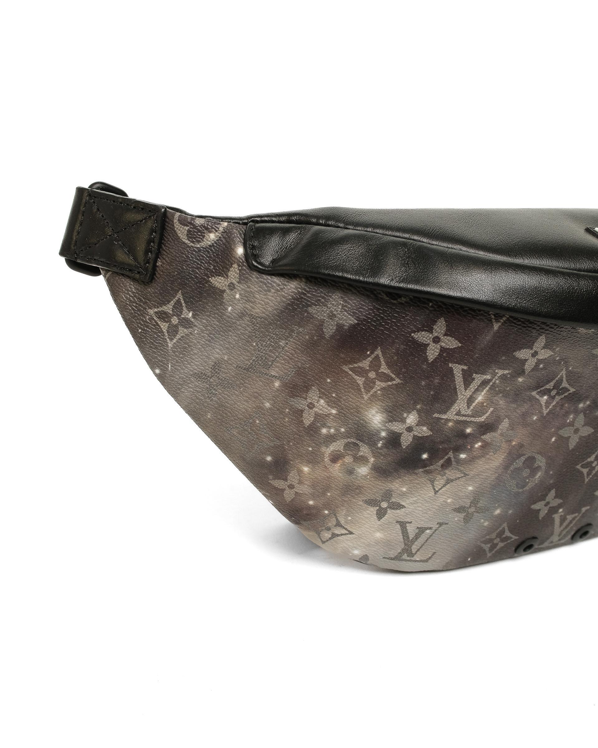 Black Louis Vuitton Marsupio Discovery PM Galaxy Monogram For Sale