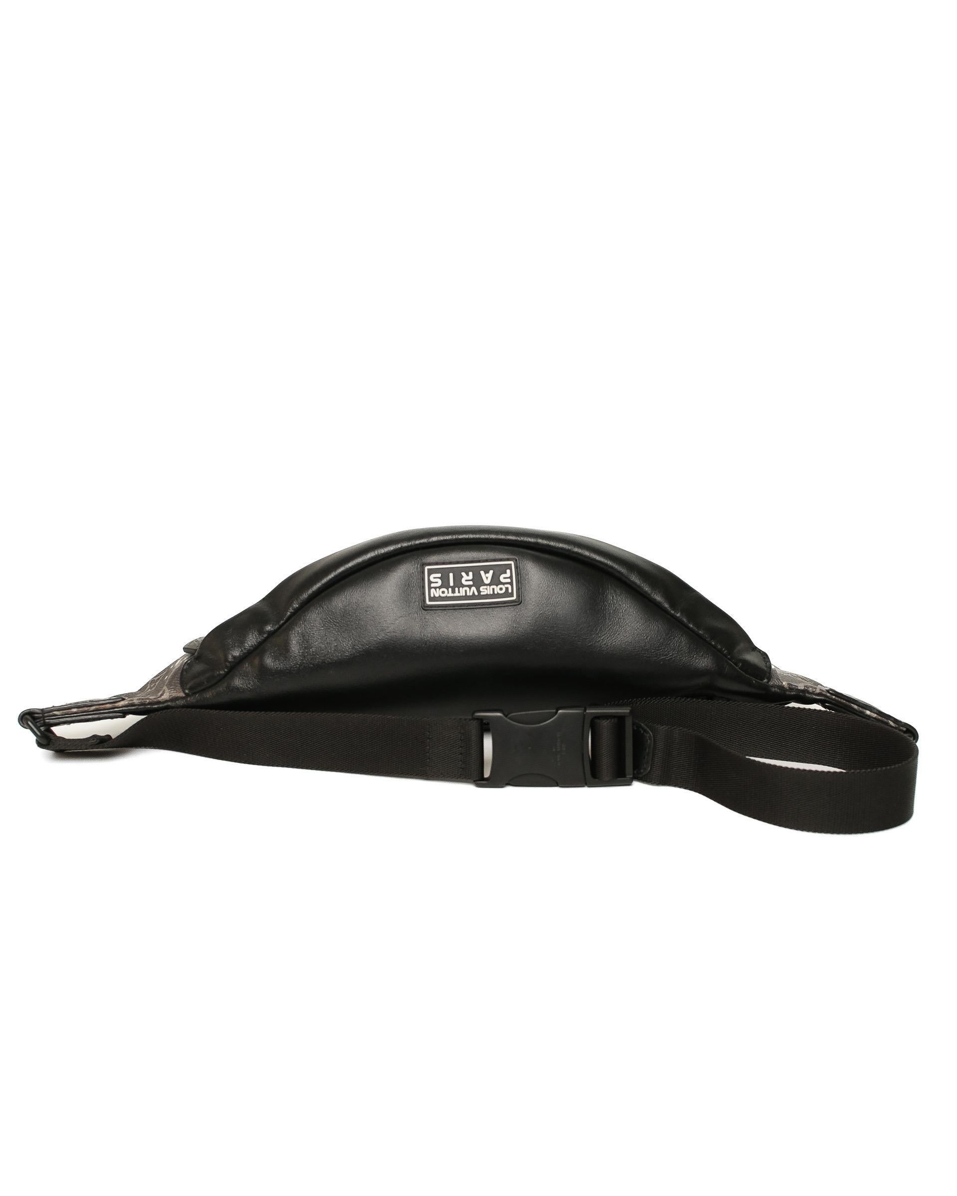 Women's or Men's Louis Vuitton Marsupio Discovery PM Galaxy Monogram For Sale