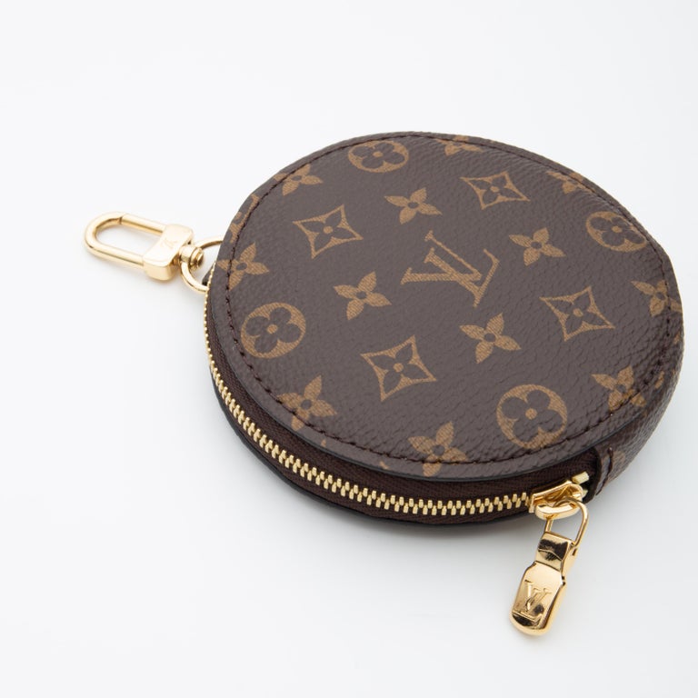 Louis Vuitton Beige And Green Monogram Econyl Nylon Maxi Multi Pochette  Accessoires Gold Hardware, 2021 Available For Immediate Sale At Sotheby's