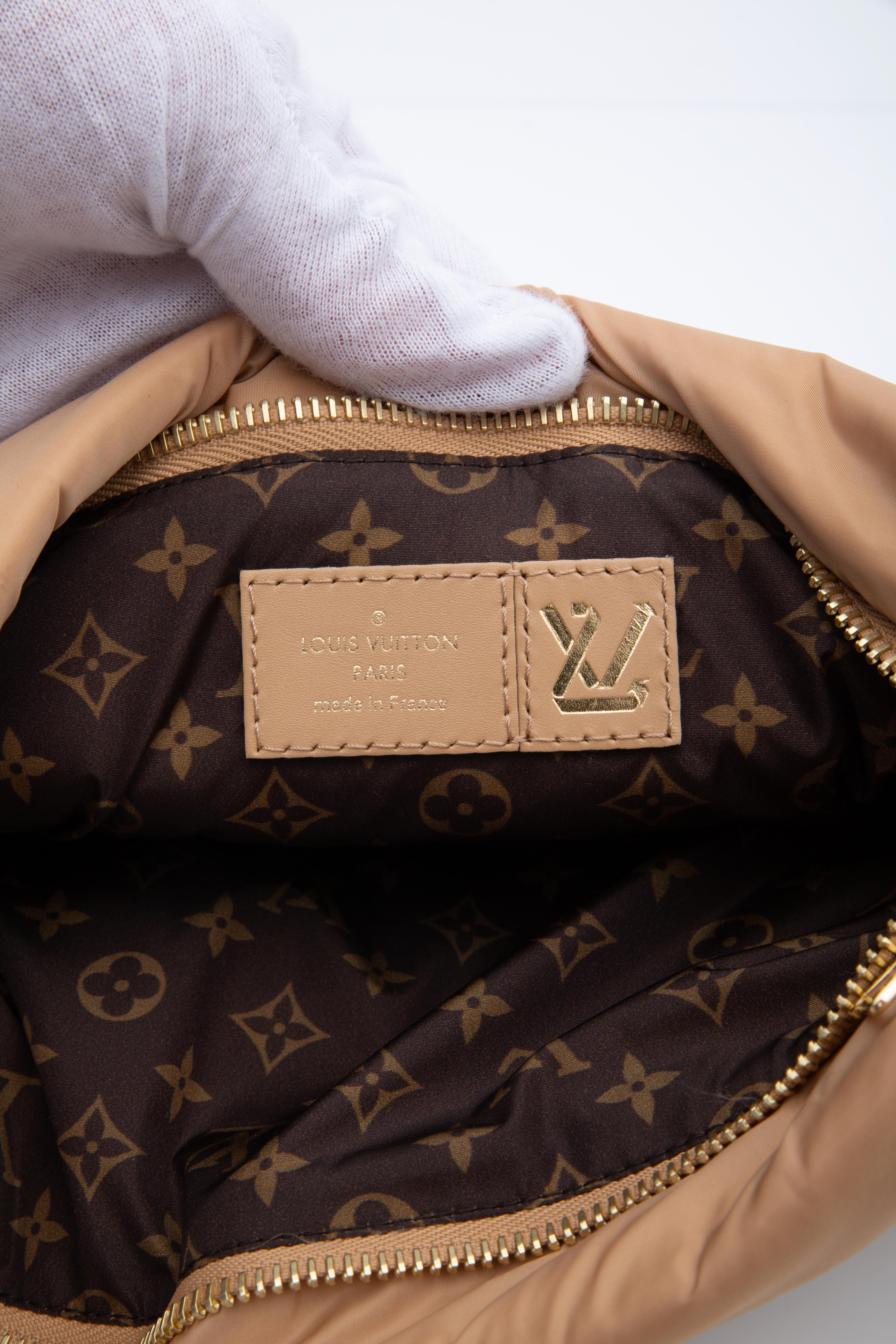 Louis Vuitton Maxi Multi Pochette Accessoires Khaki Green Beige Nylon 2021 For Sale 1