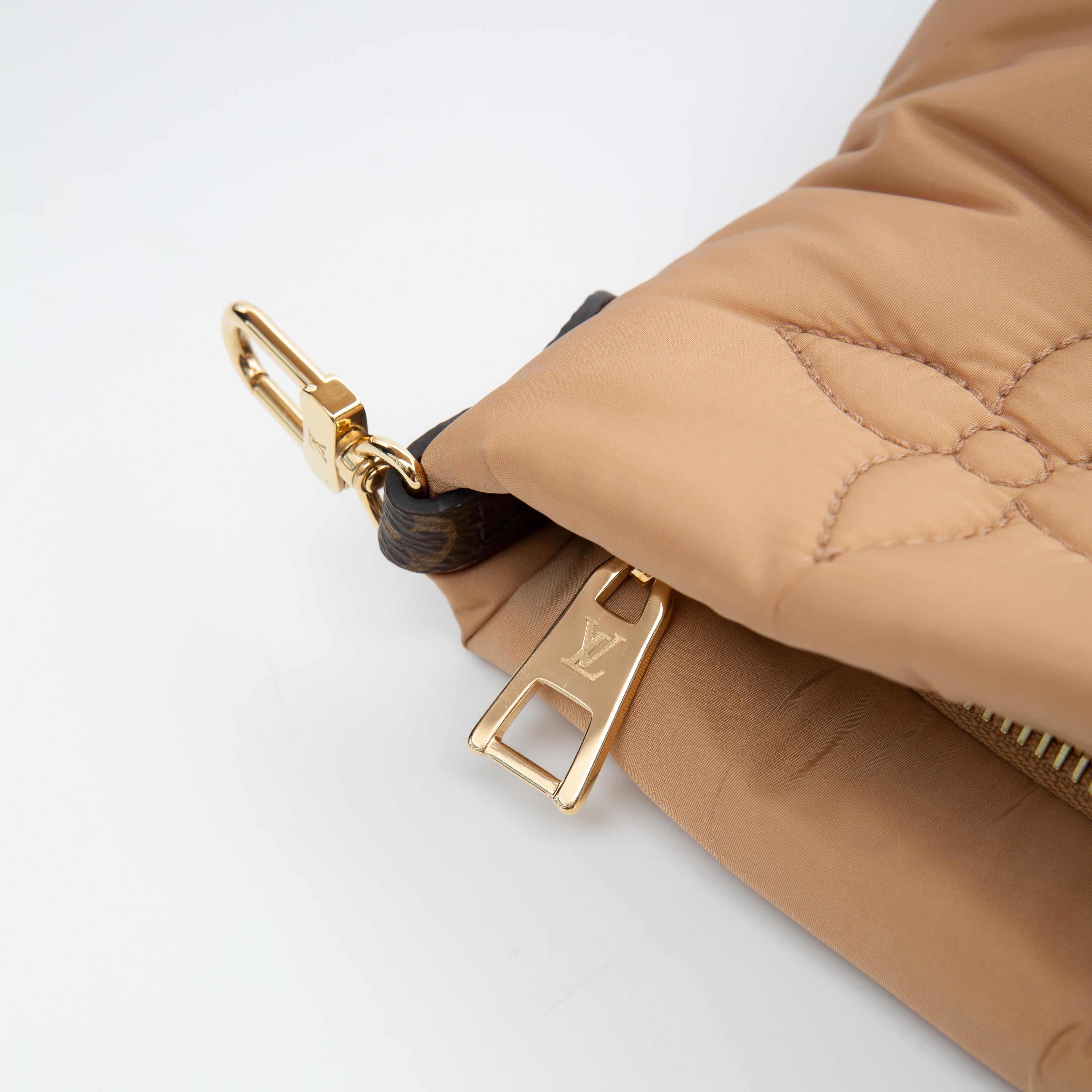 Louis Vuitton Maxi Multi Pochette Accessoires Khaki Green Beige Nylon 2021 For Sale 2