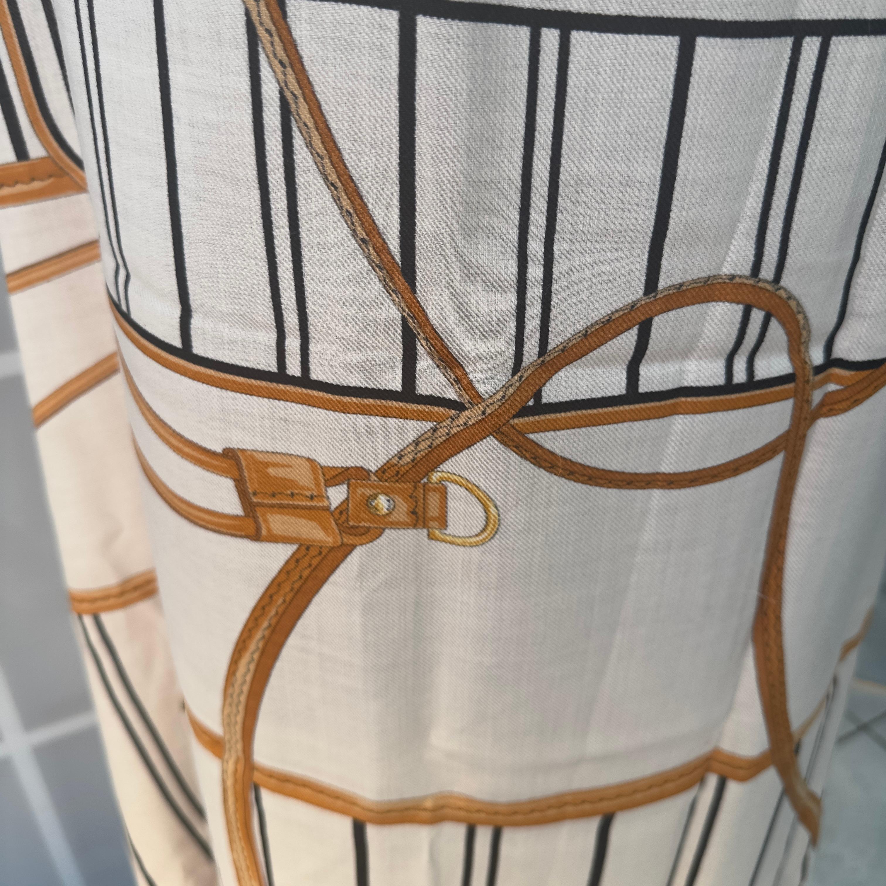 Maxi pañuelo Louis Vuitton 'Articles de Voyage' con estampado de maleta y monograma en venta 6