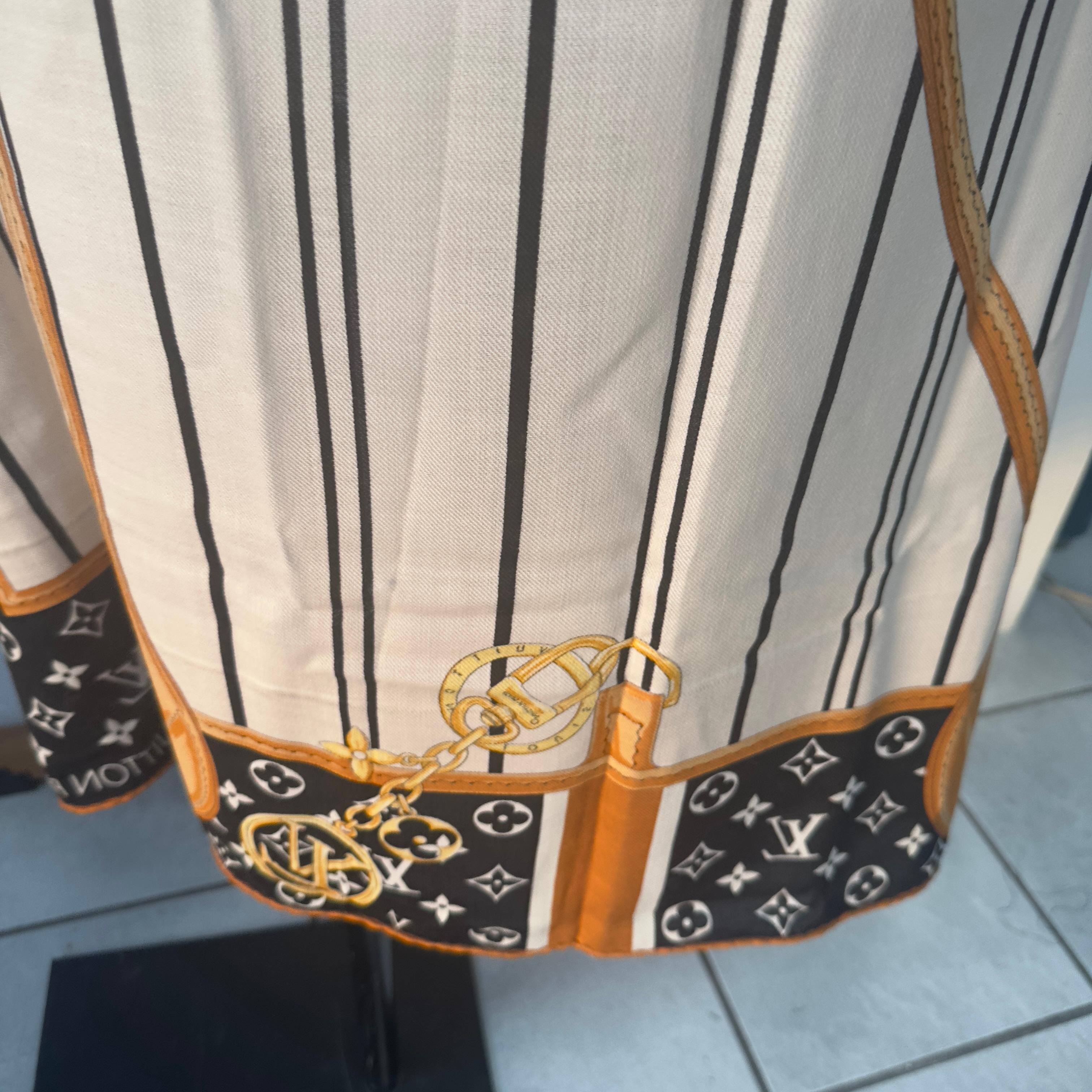 Maxi pañuelo Louis Vuitton 'Articles de Voyage' con estampado de maleta y monograma en venta 9