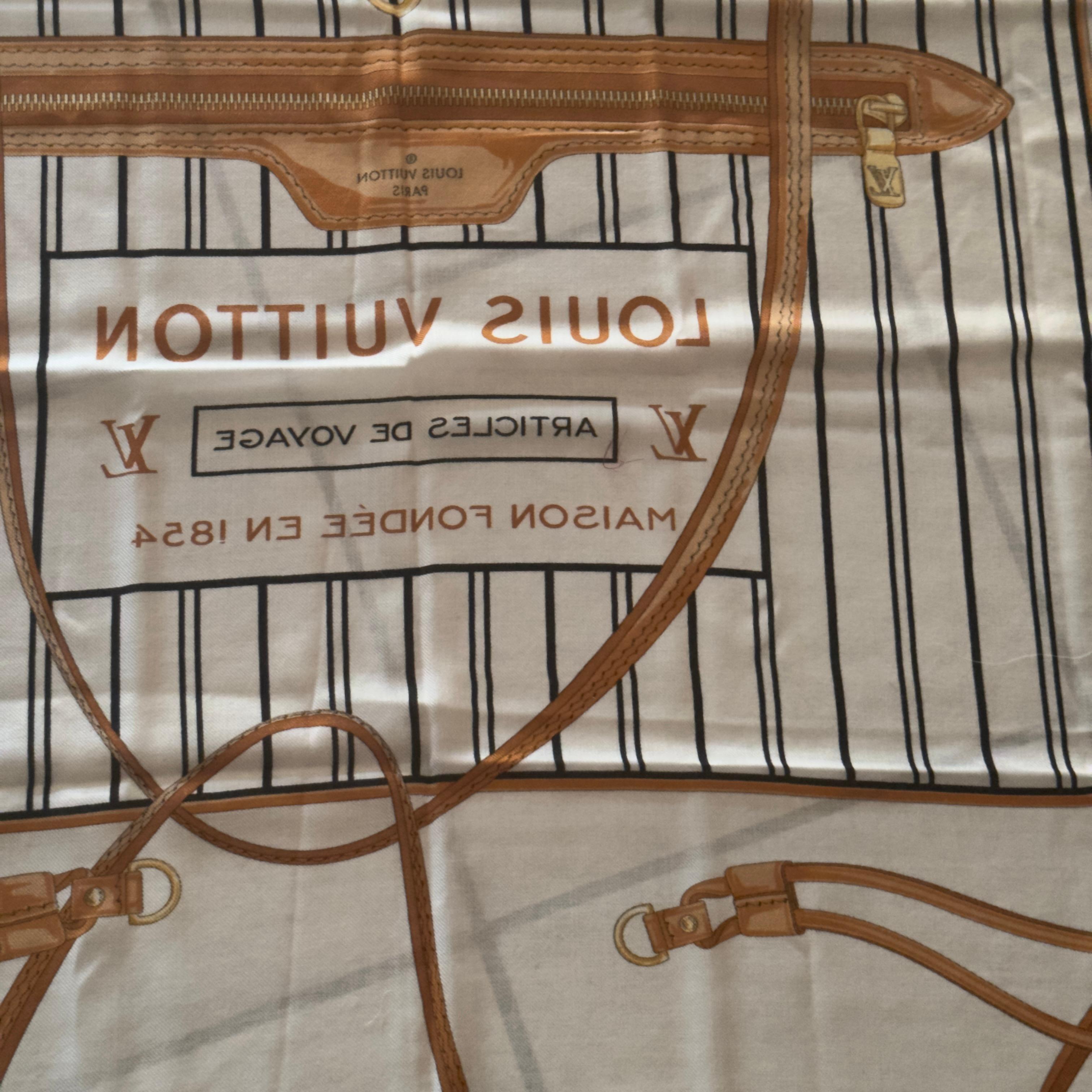 Maxi pañuelo Louis Vuitton 'Articles de Voyage' con estampado de maleta y monograma en venta 10