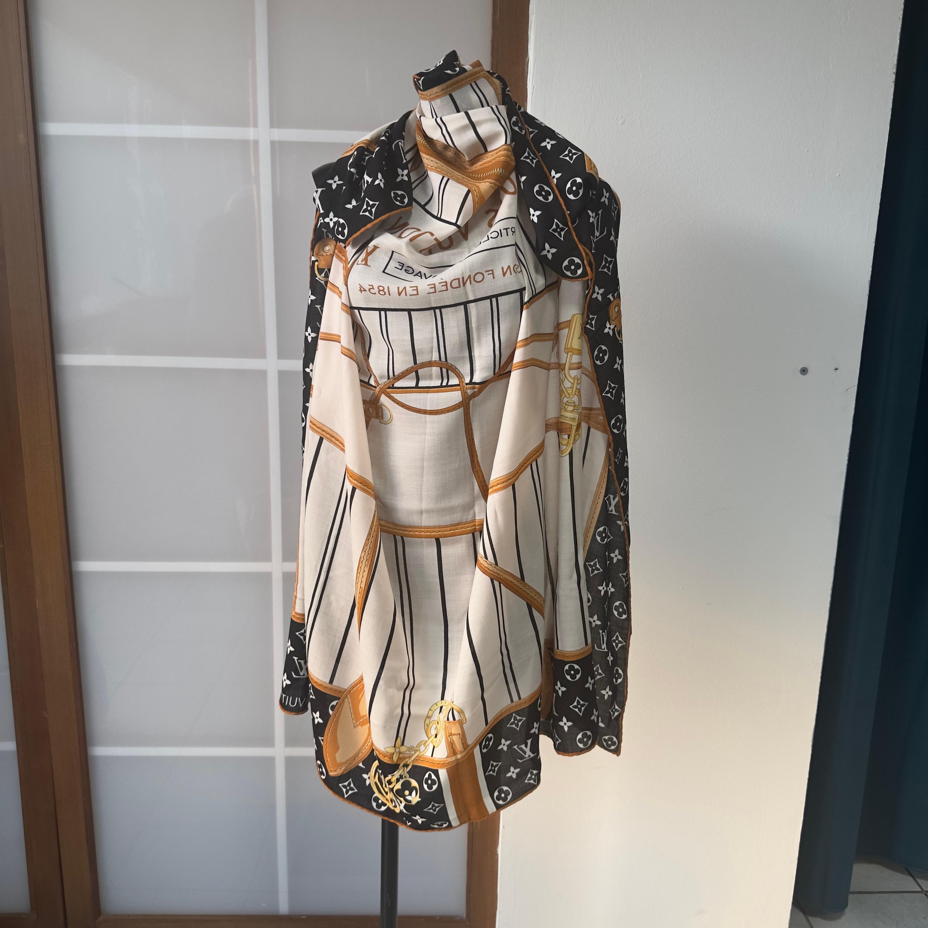 Maxi pañuelo Louis Vuitton 'Articles de Voyage' con estampado de maleta y monograma Brown en venta
