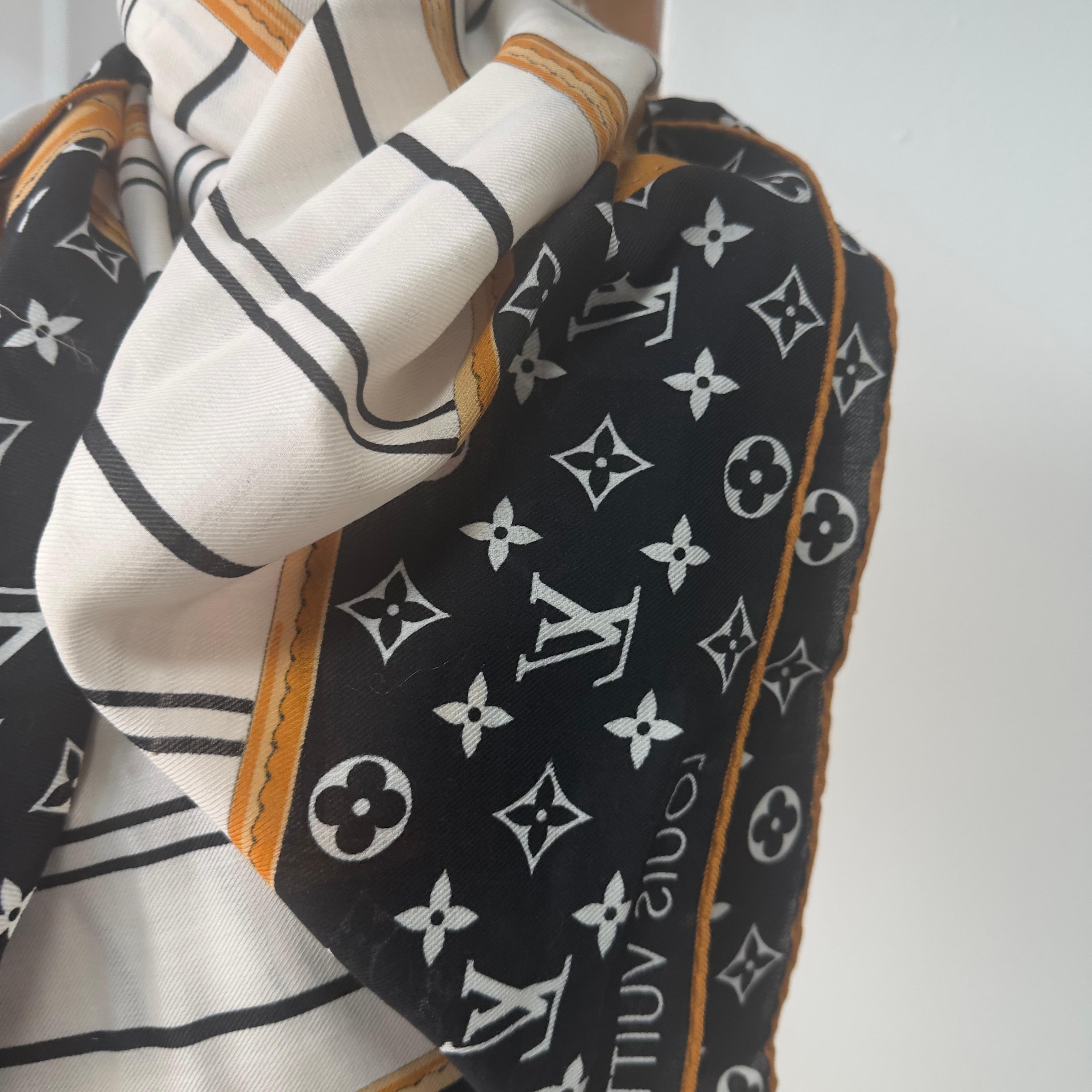 Femenino o masculino Maxi pañuelo Louis Vuitton 'Articles de Voyage' con estampado de maleta y monograma en venta