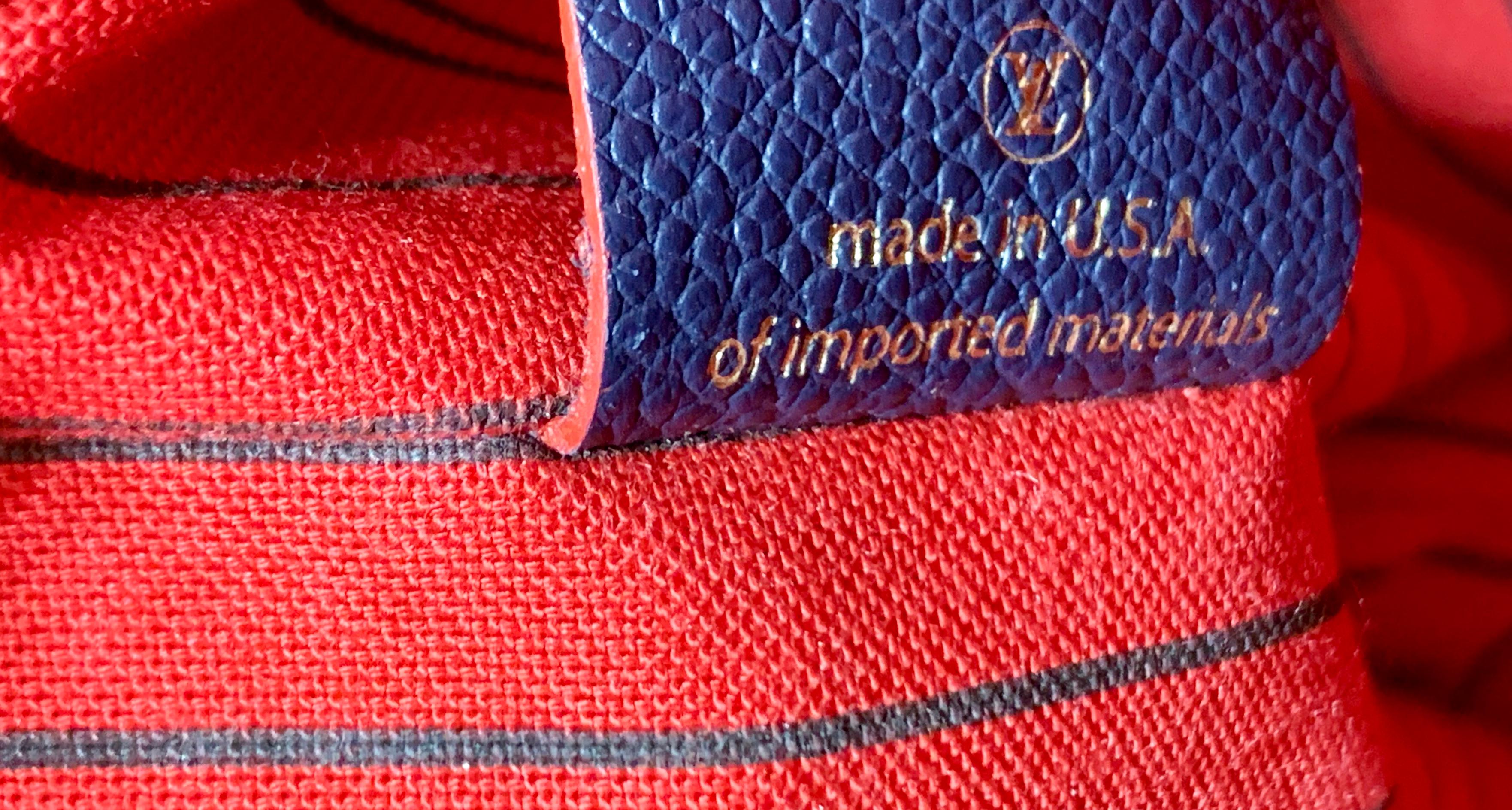 Sac hobo Melie Empreinte Louis Vuitton en cuir bleu marine avec monogramme, dans sa boîte 2