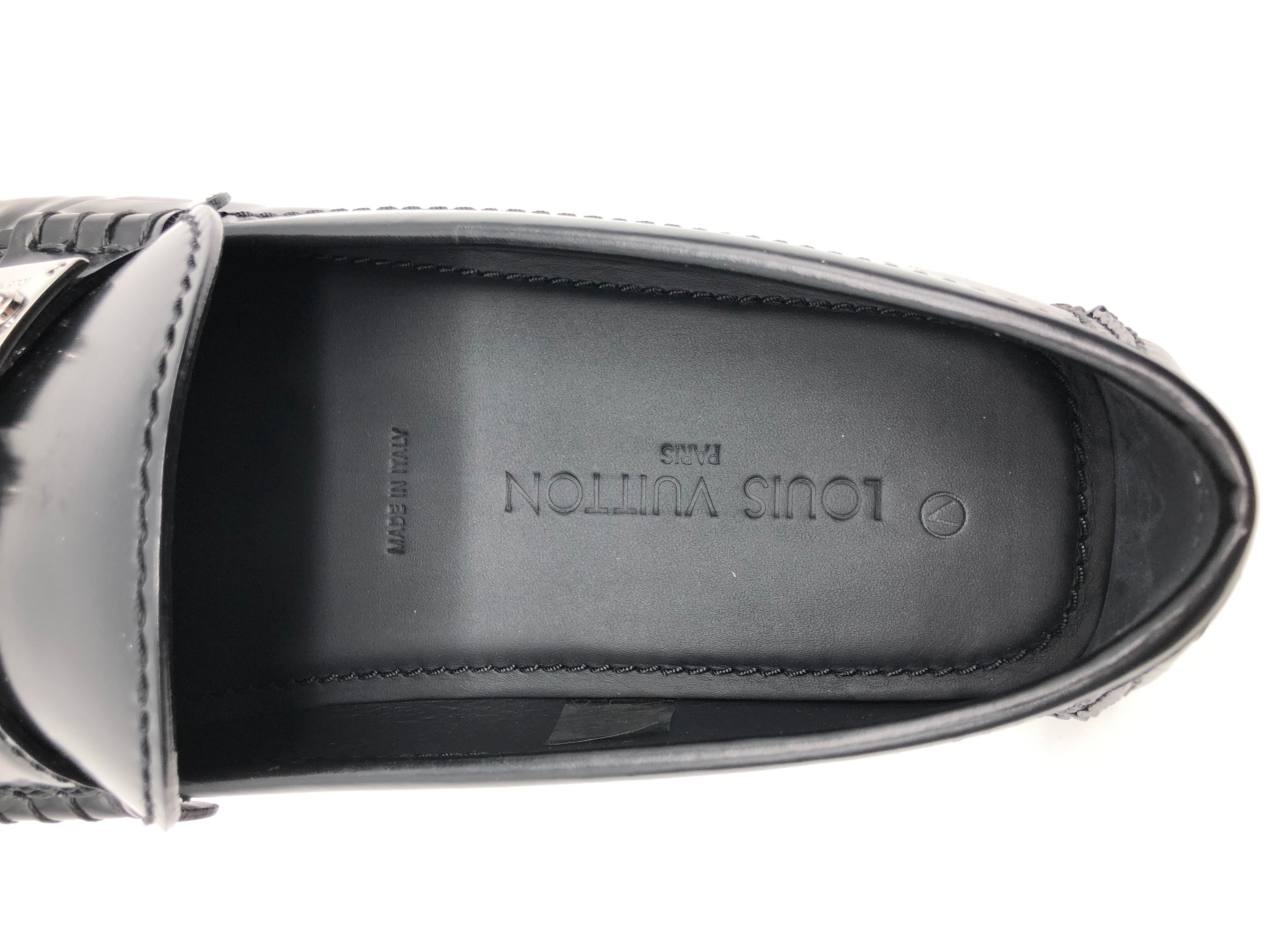 Louis Vuitton men Loafers in black leather // Model: RaceTrack car shoe // New! In New Condition In Paris, IDF