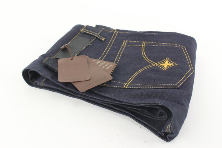 Louis Vuitton Men's 28 Navy Denim Jeans 1222lv31
Date Code/Serial Number: RM131M
Made In: Italy
Measurements: Length:  18.5