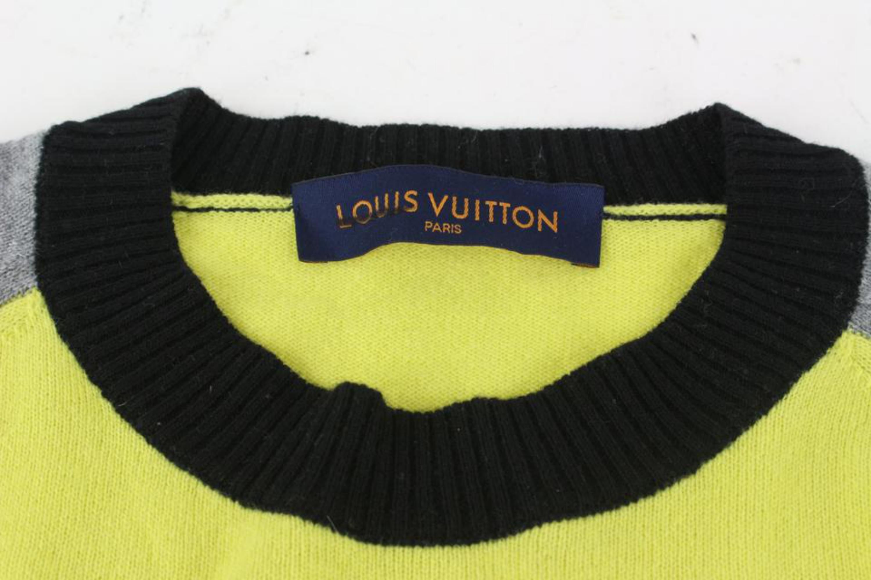 Louis Vuitton Men's Large Grey x Yellow Colour Block Crew Neck Sweater  928lv67 In Good Condition For Sale In Dix hills, NY