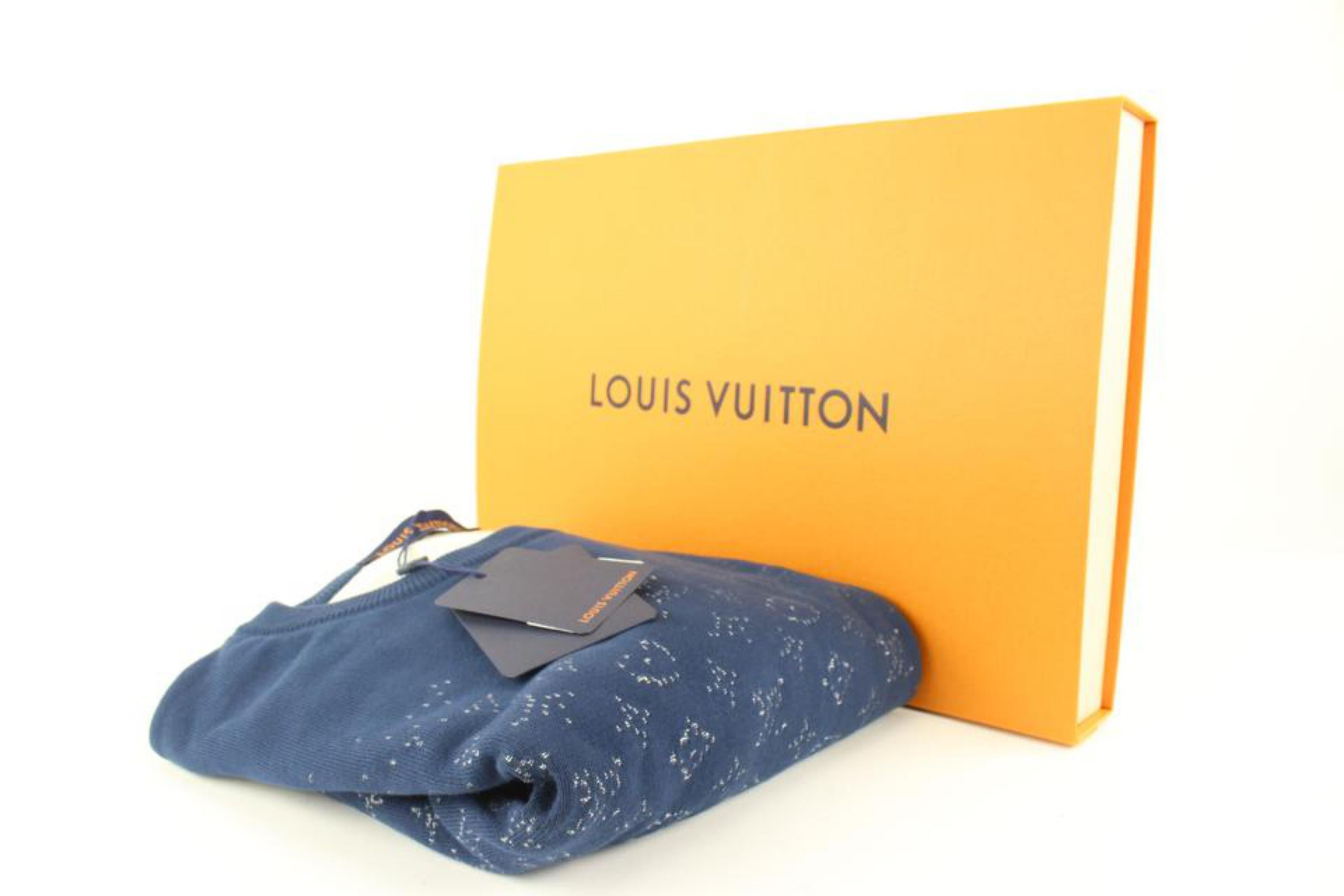 Louis Vuitton Men's Large Ocean Blue LVSE Monogram Degrade Crewneck Sweater 113lv47
Date Code/Serial Number:  CA36929
Made In: Italy
Measurements: Length:  24
