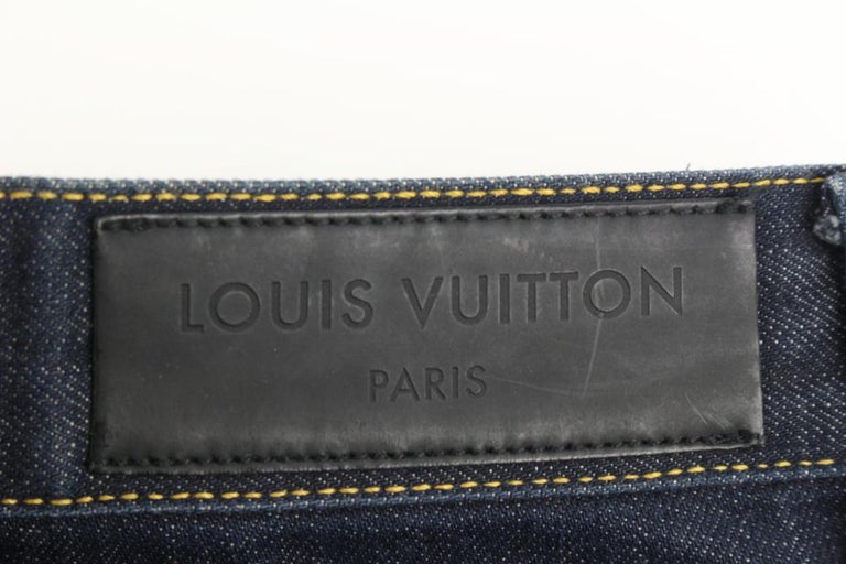 Louis Vuitton Men's US 30 LV Logo Fleur Dark Denim Jeans 114lv19 For Sale  at 1stDibs