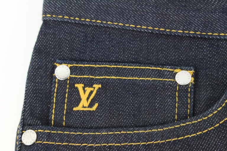 Louis Vuitton Men''s Size 38 US Dark Rinse Denim Fleur LV Logo Jeans  118lv43 For Sale at 1stDibs