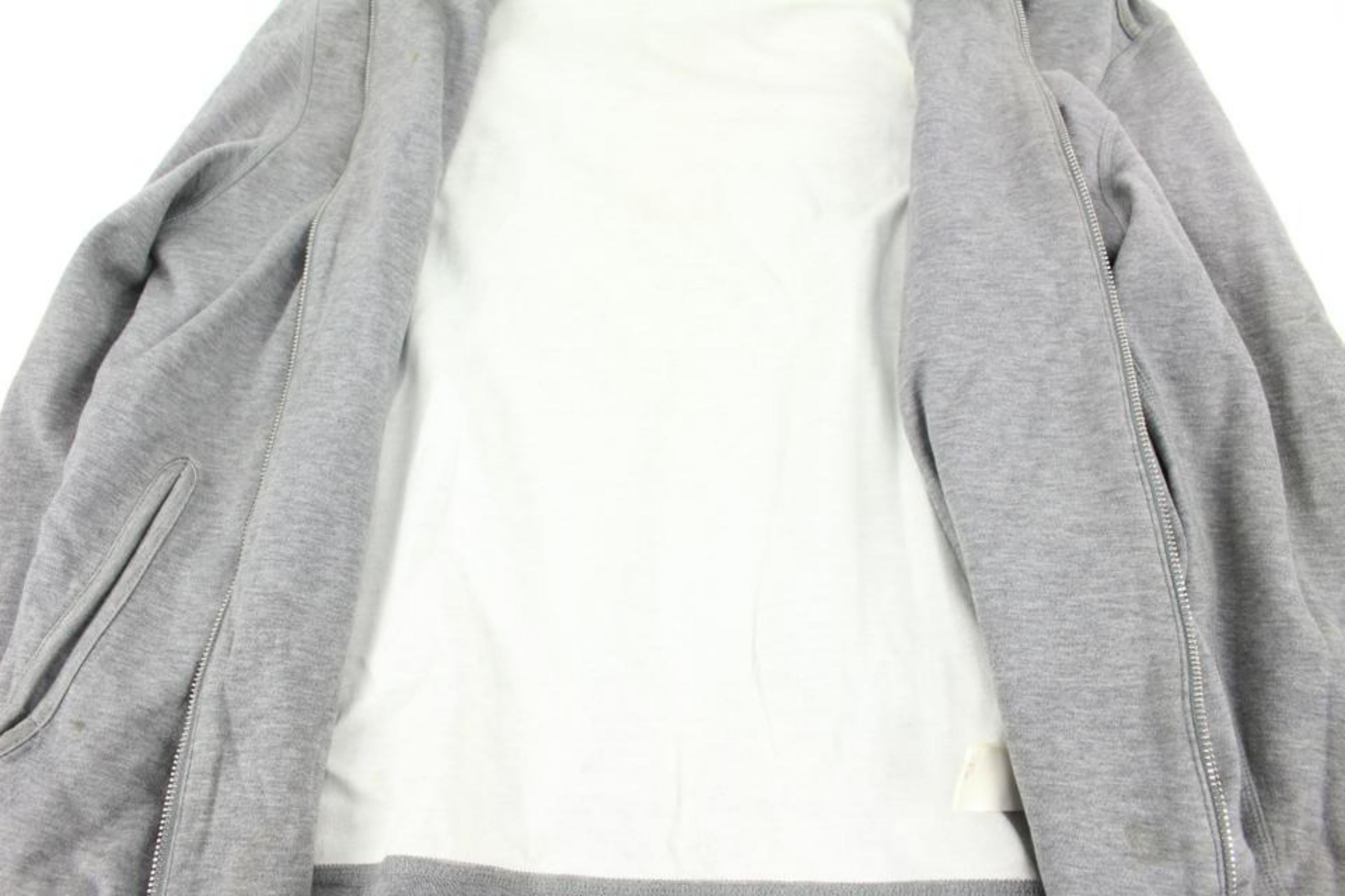 Louis Vuitton Men's XS Classic Grey LV Logo Zip Up Sweashirt Hoodie 120lv32 In Good Condition For Sale In Dix hills, NY