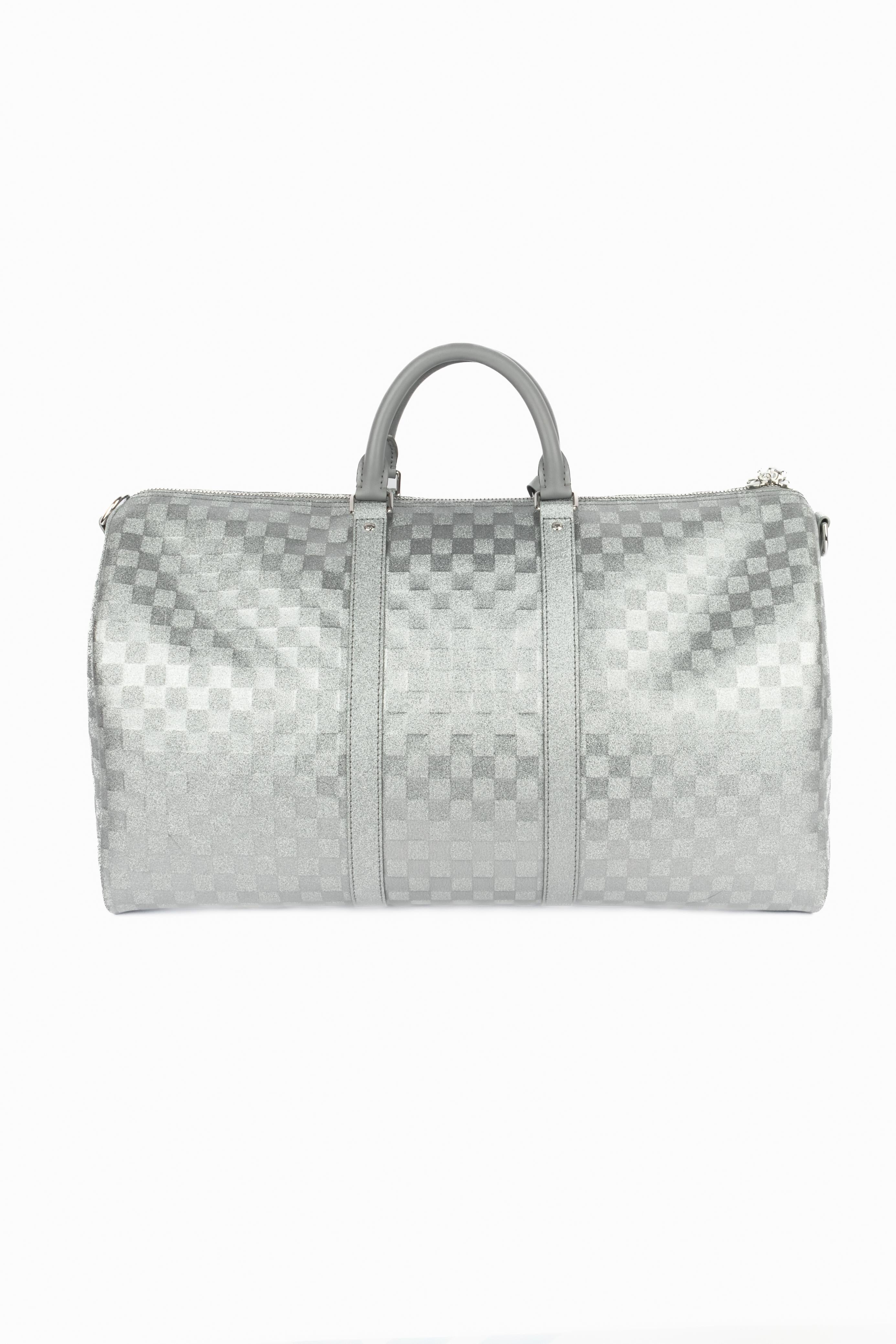 da uomo o donna Louis Vuitton menswear bag 'Keepall' summer 2022 in vendita