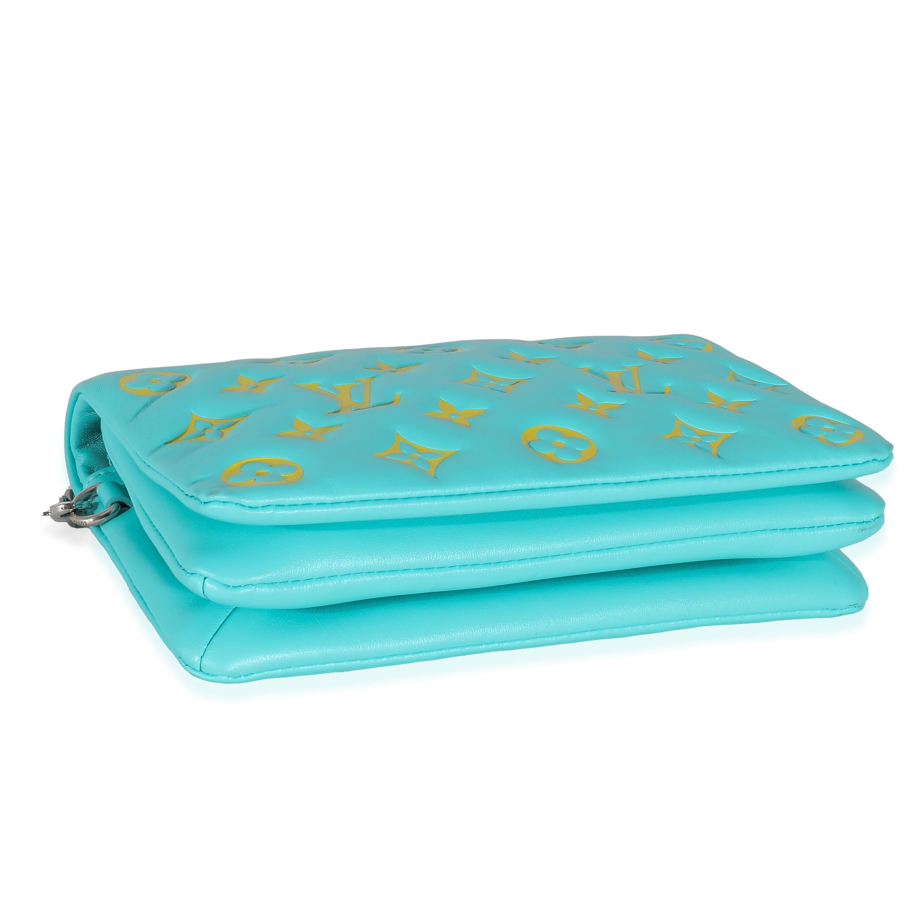 Louis Vuitton Menthe Jaune Monogramm geprägte Lammfell Pochette Coussin mit Monogramm für Damen oder Herren im Angebot